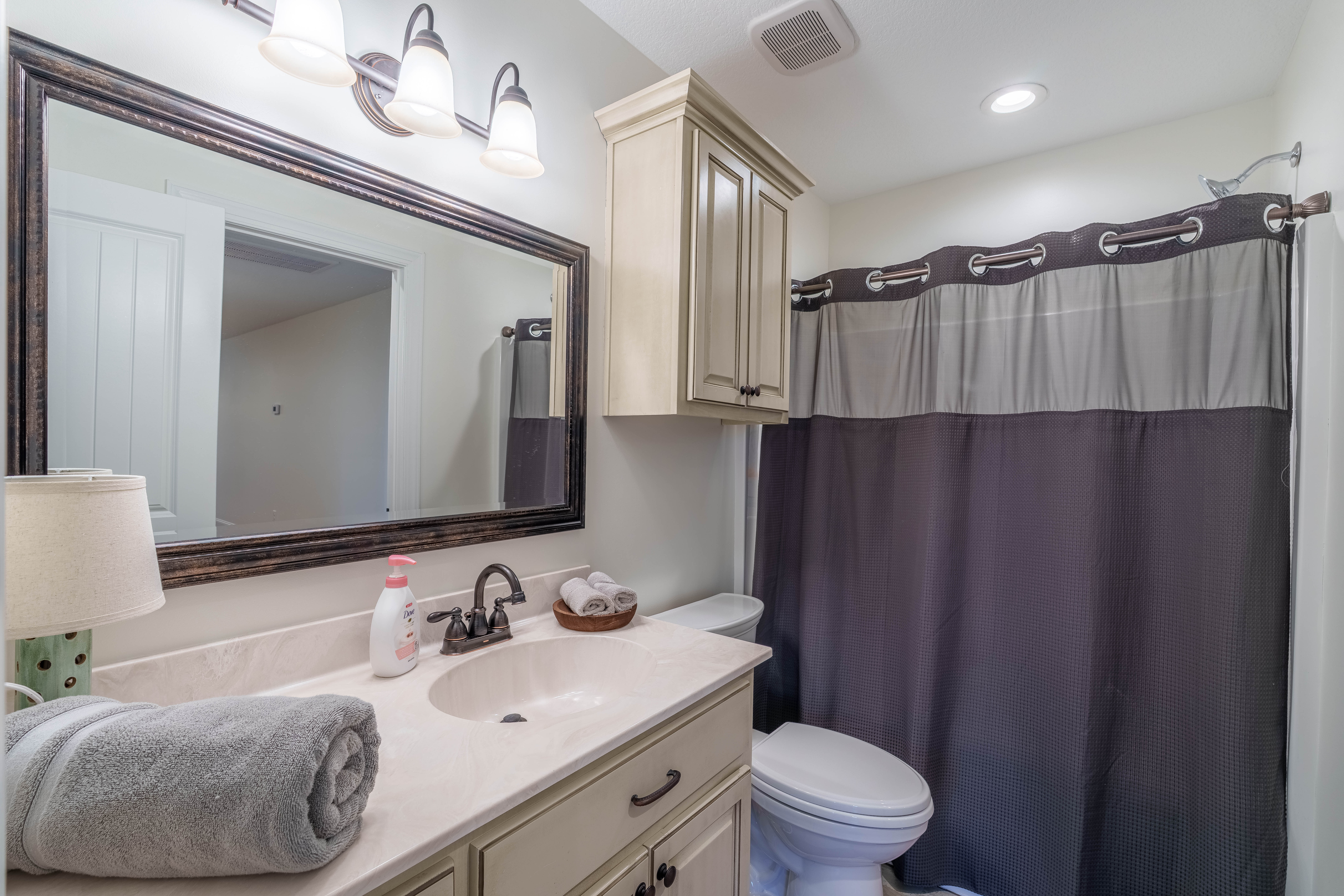 Florence, Alabama, 35633, United States, 3 Bedrooms Bedrooms, ,4 BathroomsBathrooms,Residential,For Sale,1944845