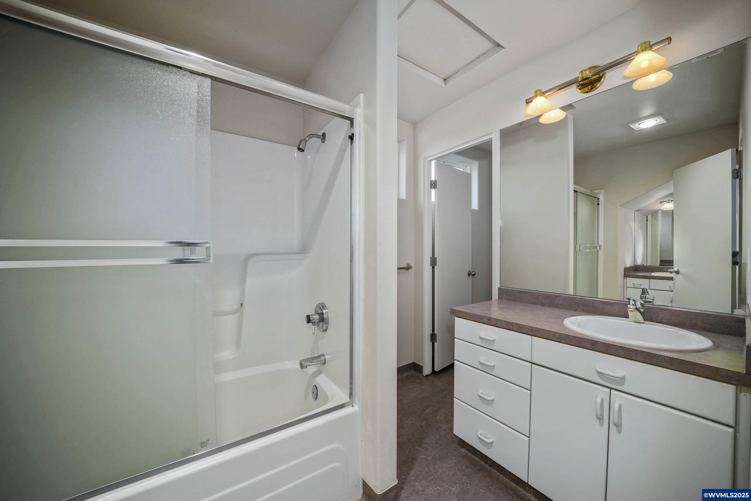 Salem, Oregon, 97306, United States, 6 Bedrooms Bedrooms, ,5 BathroomsBathrooms,Residential,For Sale,1911062