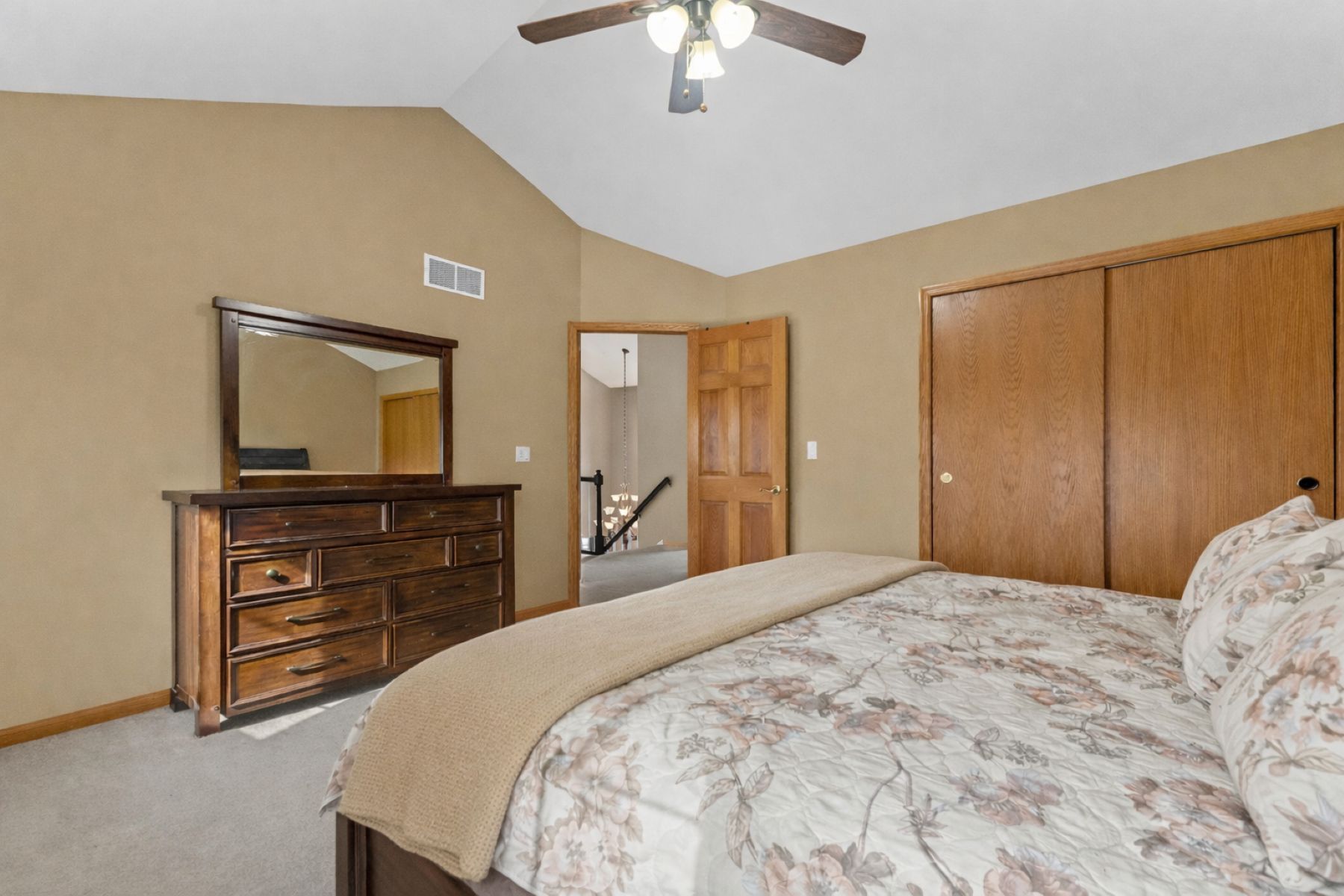  Gracious Colonial in Prime Location in Caledonia - 物件實景