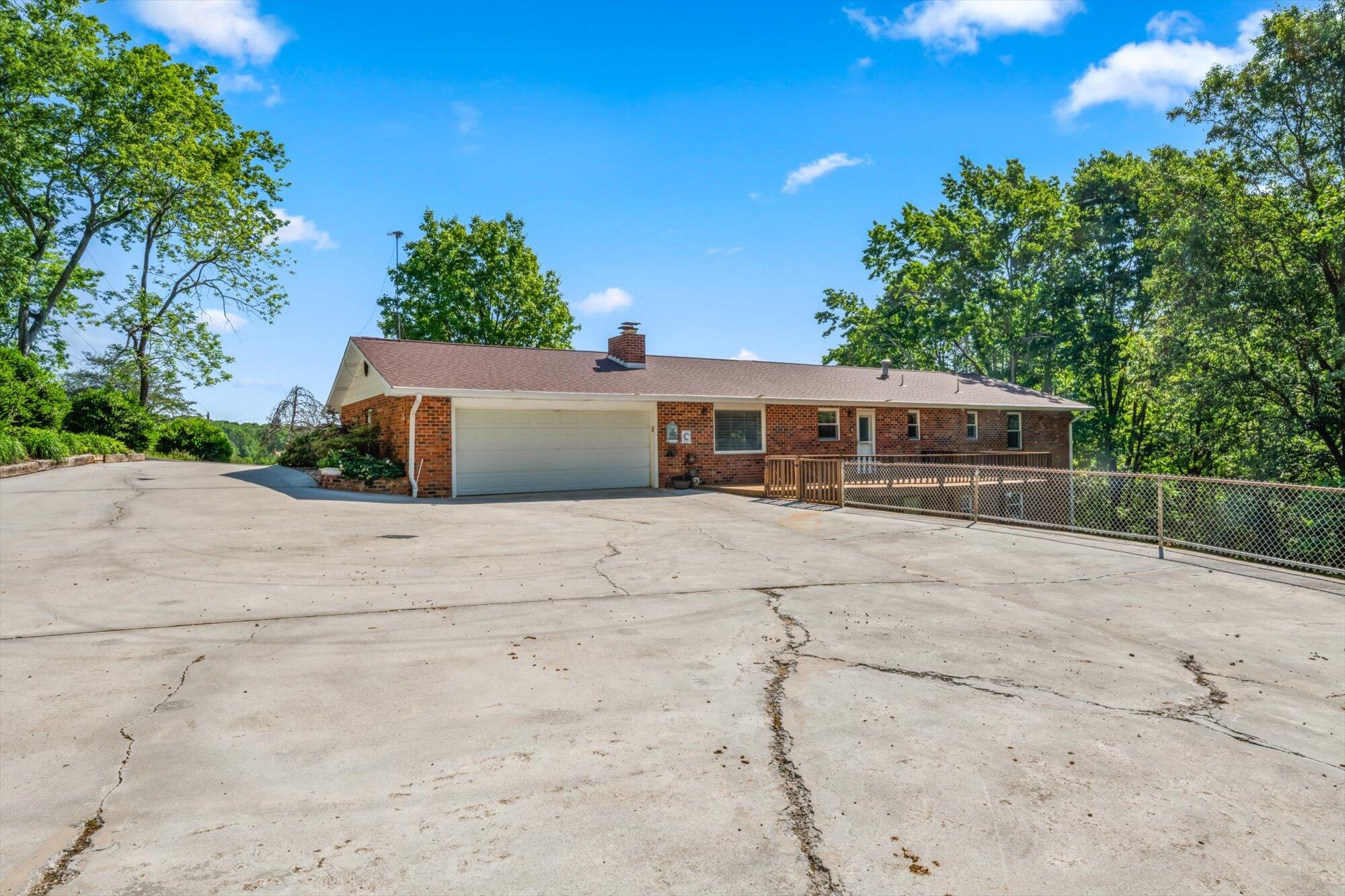 Athens, Tennessee, 37303, United States, 4 Bedrooms Bedrooms, ,3 BathroomsBathrooms,Residential,For Sale,1983022