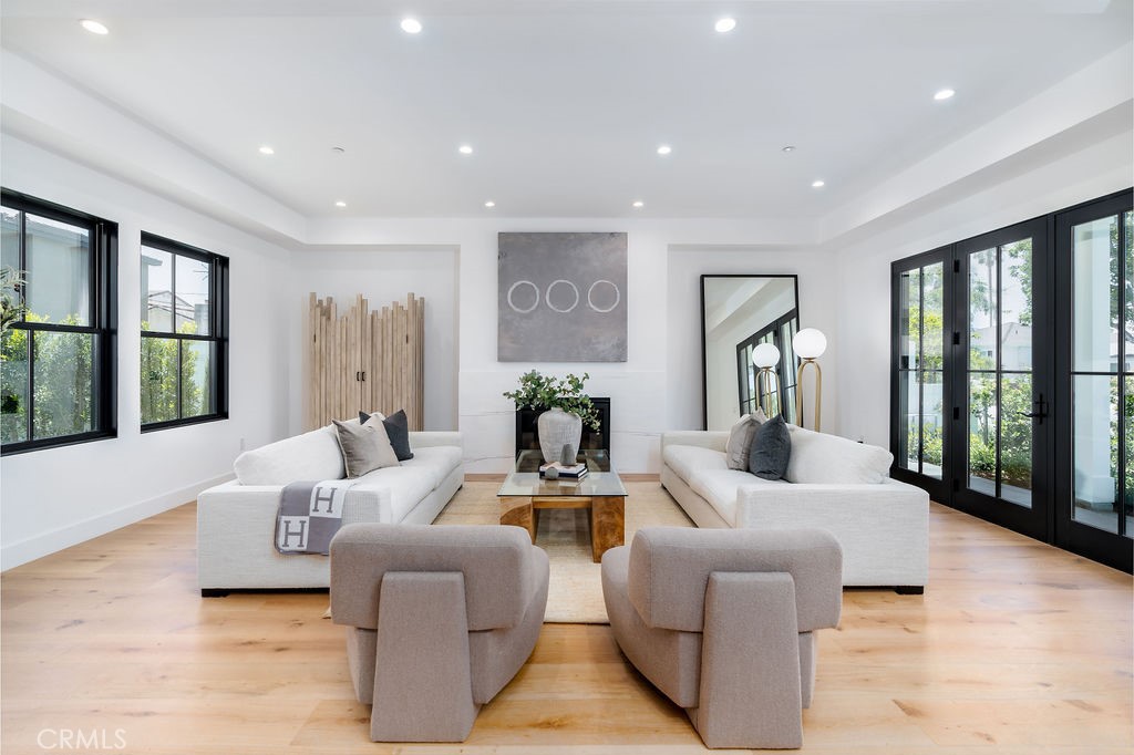 Newport Beach, California, 92663, United States, 4 Bedrooms Bedrooms, ,5 BathroomsBathrooms,Residential,For Sale,1708501