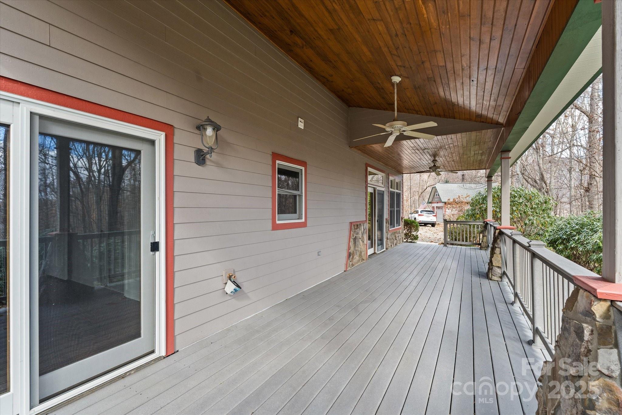 Waynesville, North Carolina, 28786, United States, 3 Bedrooms Bedrooms, ,3 BathroomsBathrooms,Residential,For Sale,1992184