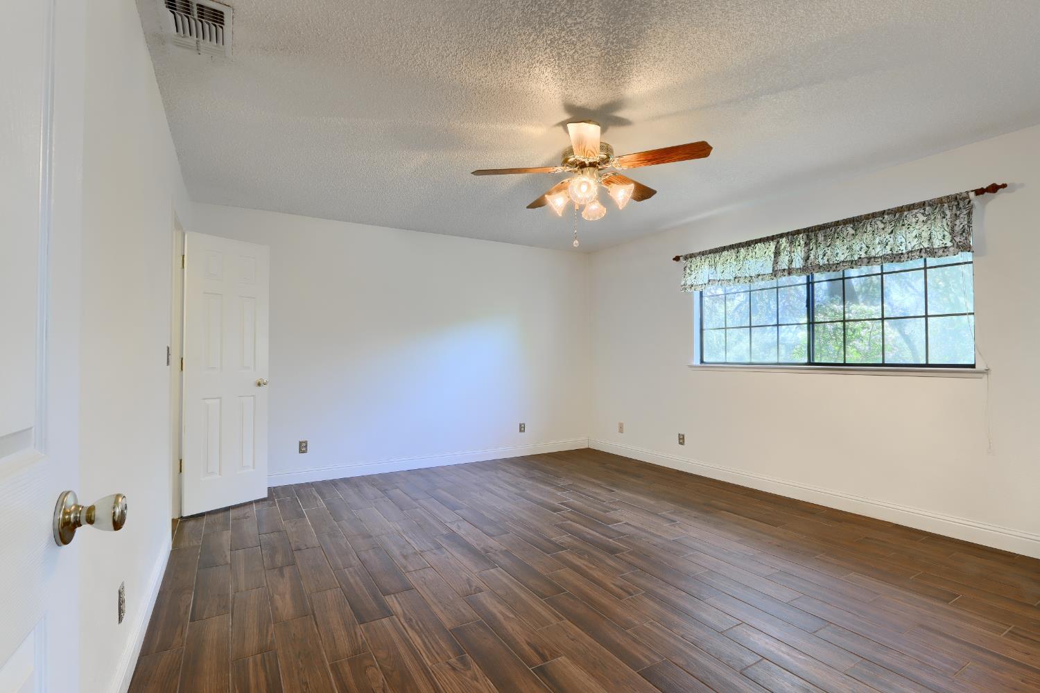 Ahwahnee, California, 93601, United States, 3 Bedrooms Bedrooms, ,2 BathroomsBathrooms,Residential,For Sale,1993875