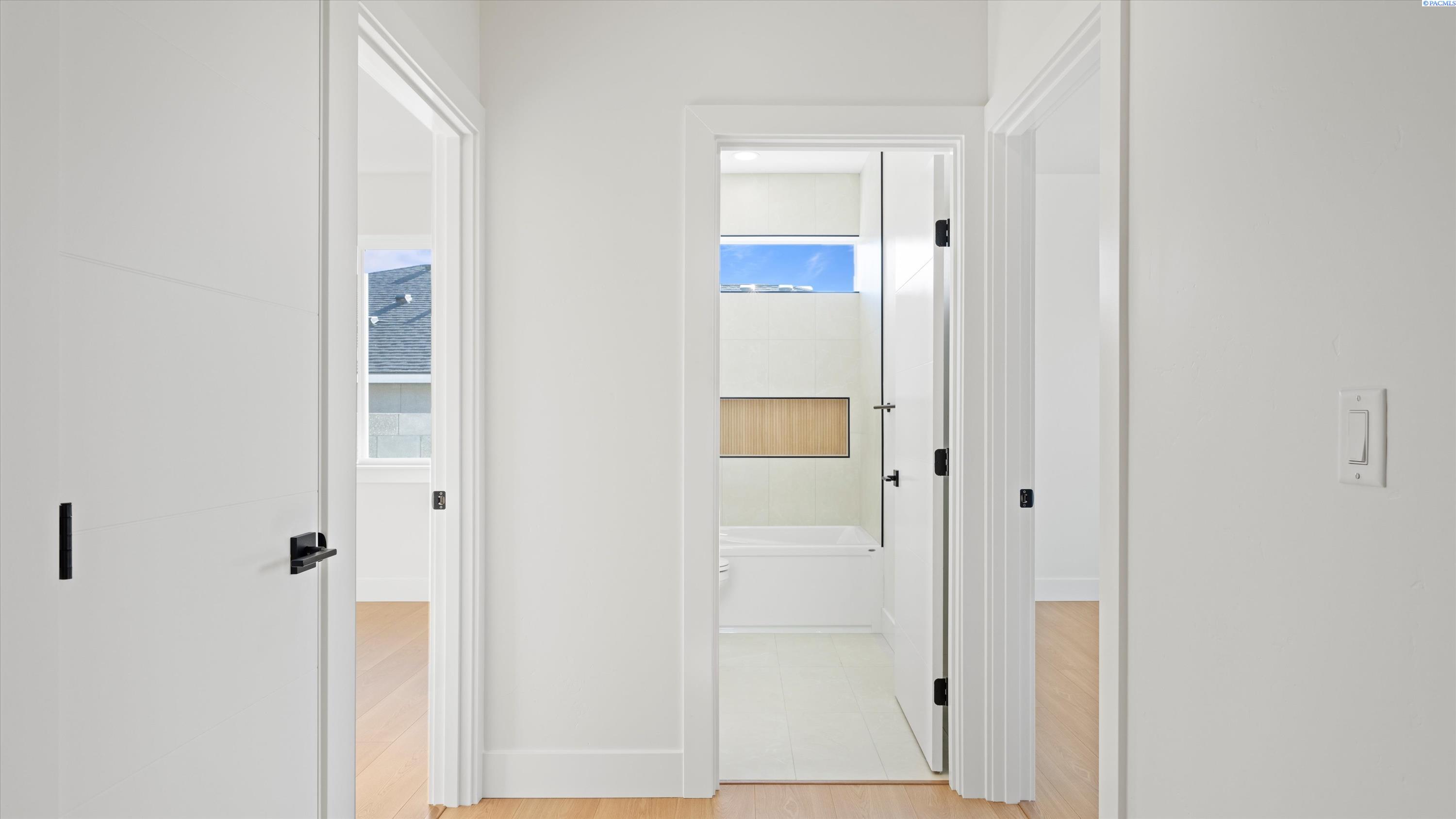 Richland, Washington, 99352, United States, 3 Bedrooms Bedrooms, ,2 BathroomsBathrooms,Residential,For Sale,2000656