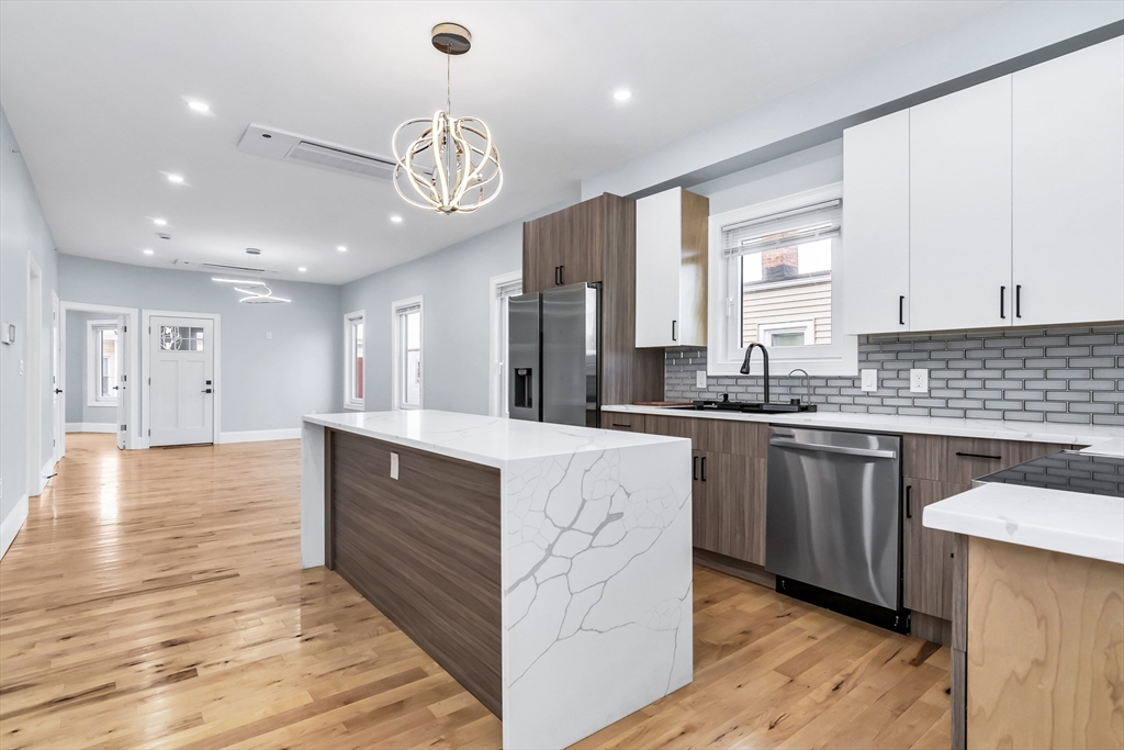 Chelsea, Massachusetts, 02150, United States, 3 Bedrooms Bedrooms, ,2 BathroomsBathrooms,Residential,For Sale,1987382