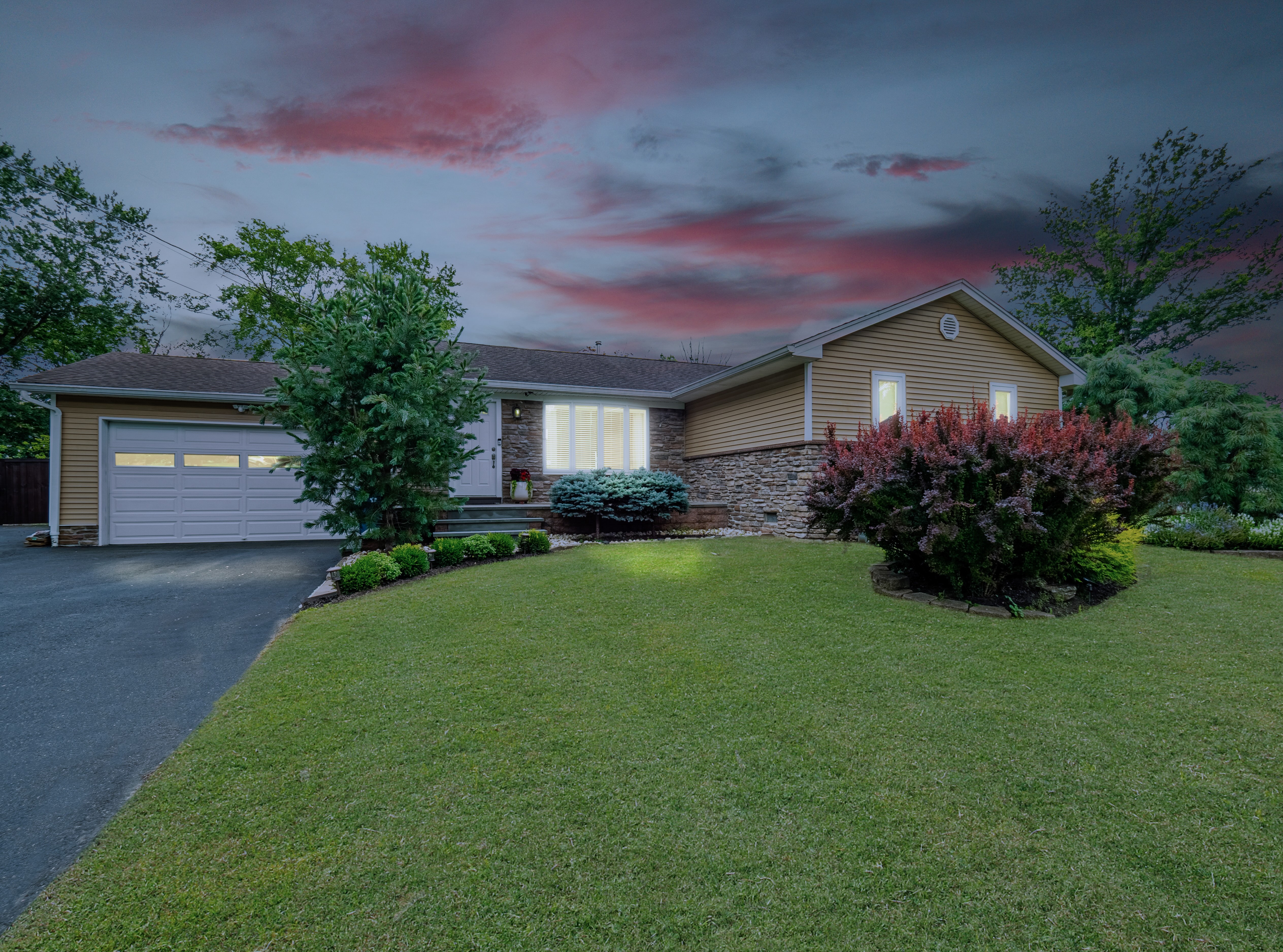 Pennington, New Jersey, 08534, United States, 2 Bedrooms Bedrooms, ,3 BathroomsBathrooms,Residential,For Sale,1936854
