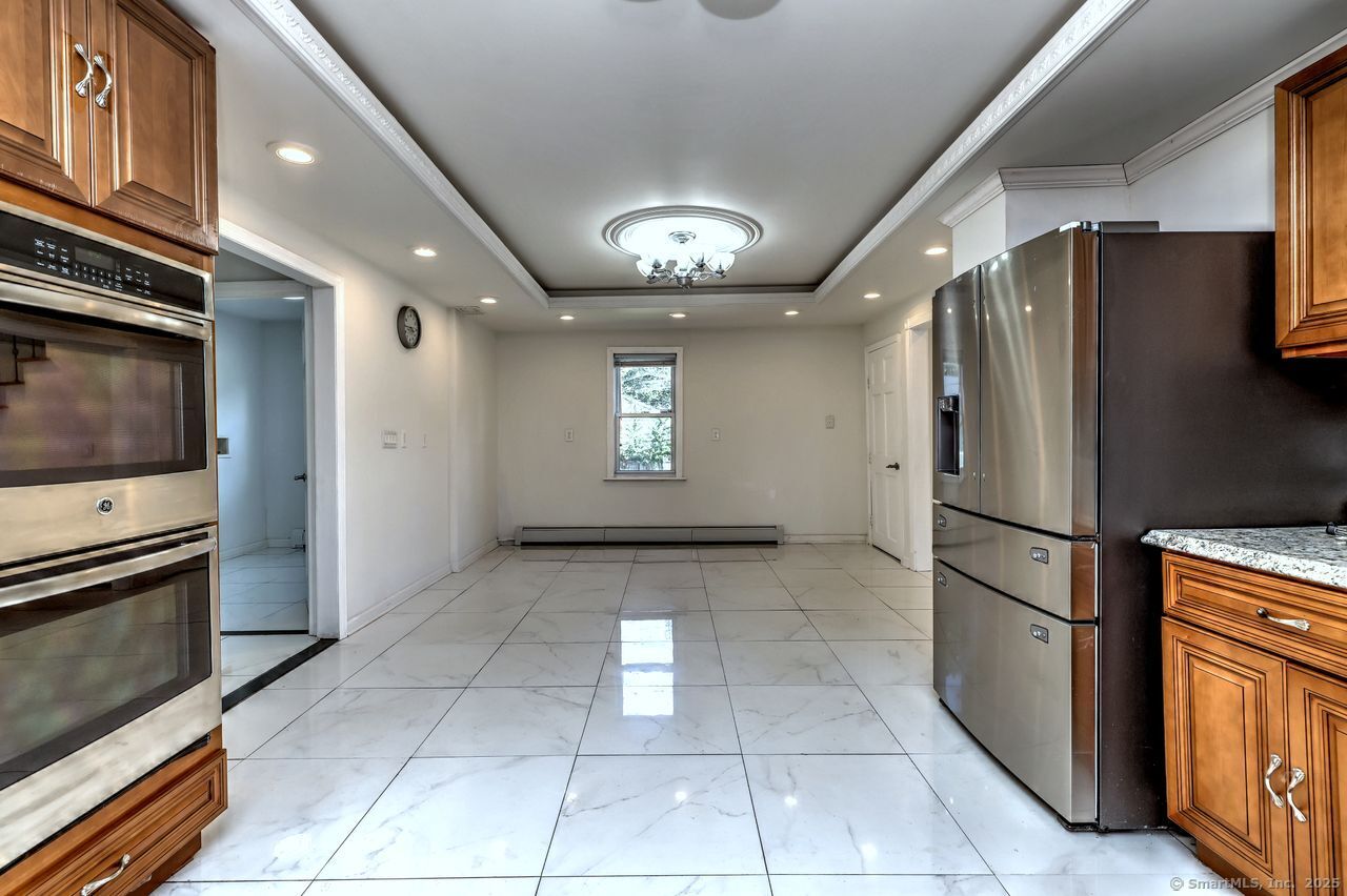 Milford, Connecticut, 06461, United States, 5 Bedrooms Bedrooms, ,2 BathroomsBathrooms,Residential,For Sale,1949907