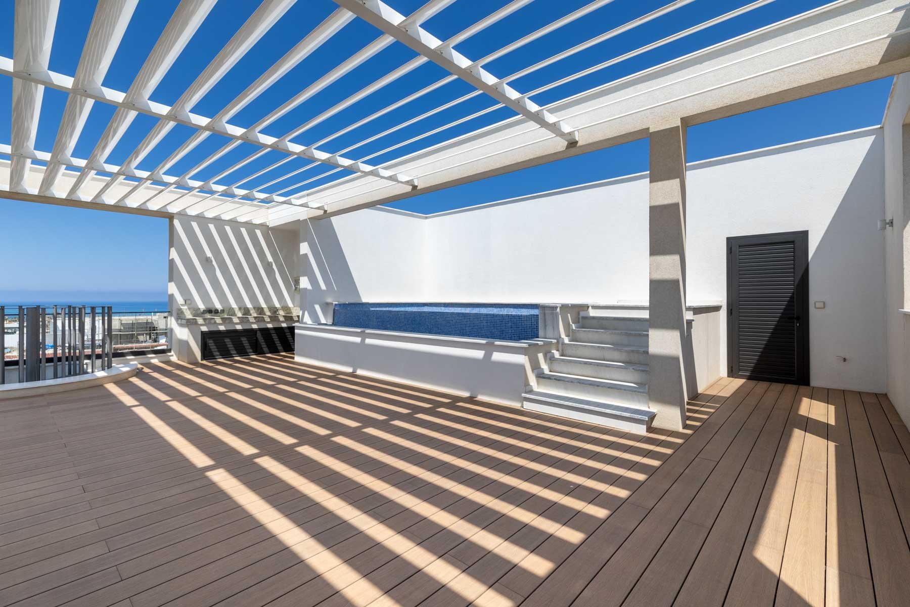  Sea-View Penthouse with Private Roof Garden in Tombs of the Kings, Pafos - 物件實景