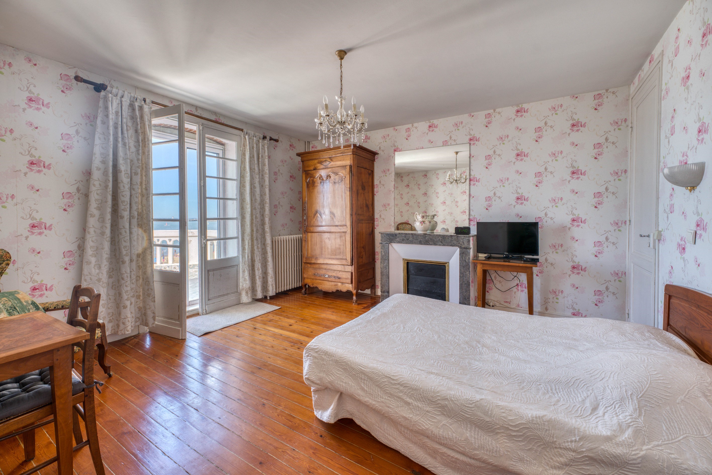  EXCEPTIONAL BELLE ÉPOQUE RESIDENCE ON THE WATERFRONT ROYAN - 物件實景