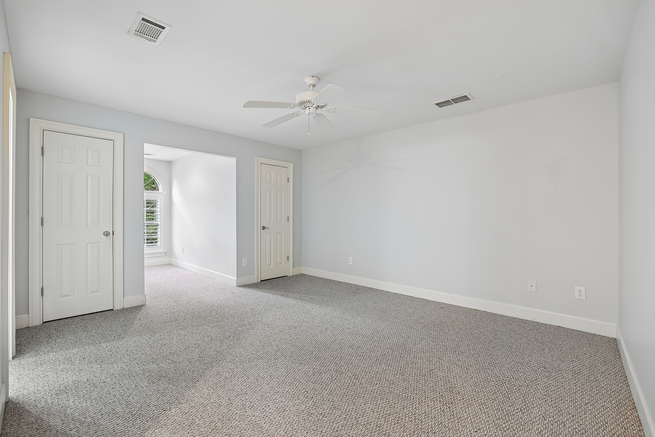  Handsome Updated Home with Amazing Space, Indoors and Out - 物件實景