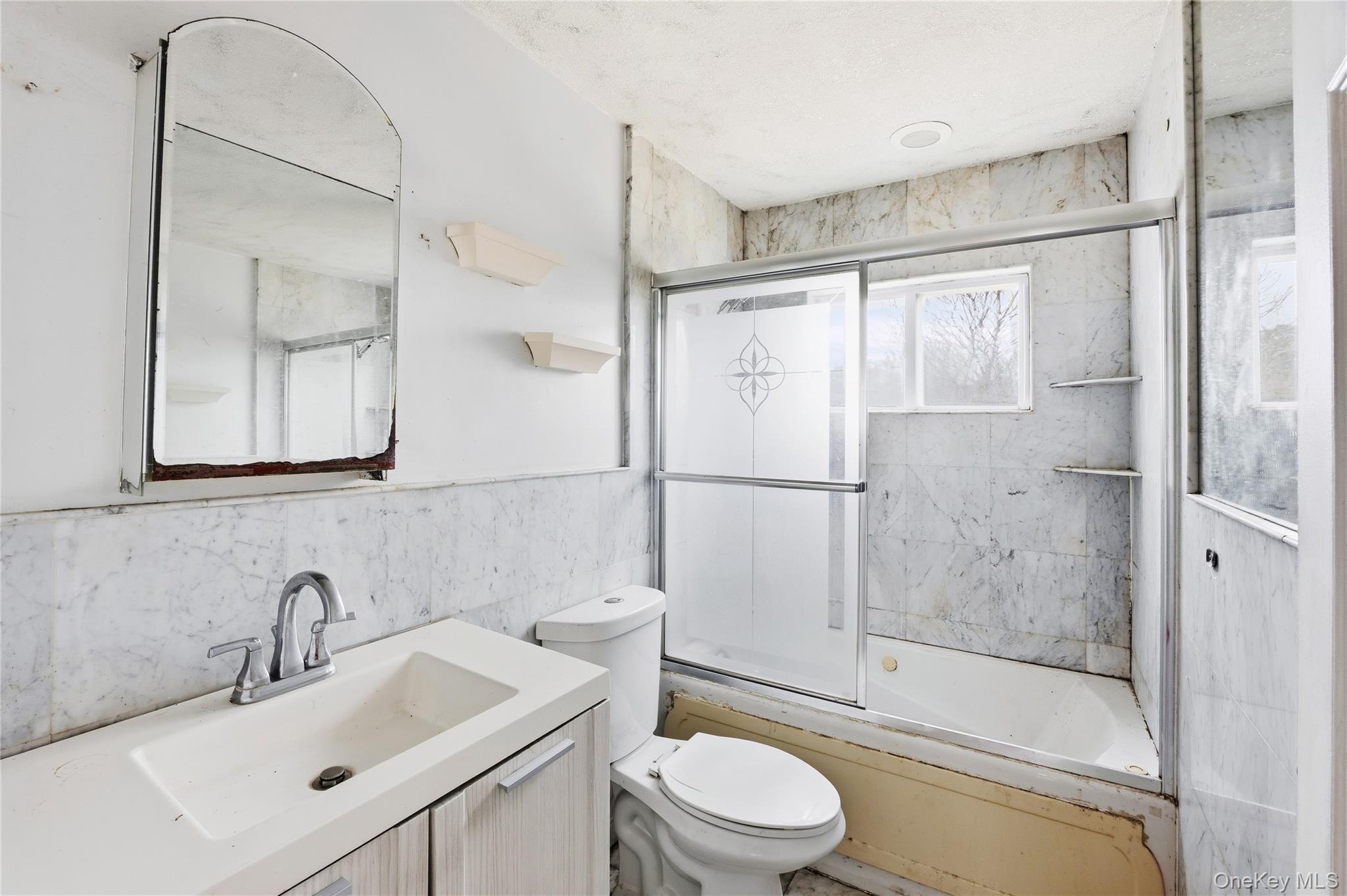 Selden, New York, 11784, United States, 5 Bedrooms Bedrooms, ,2 BathroomsBathrooms,Residential,For Sale,2049054