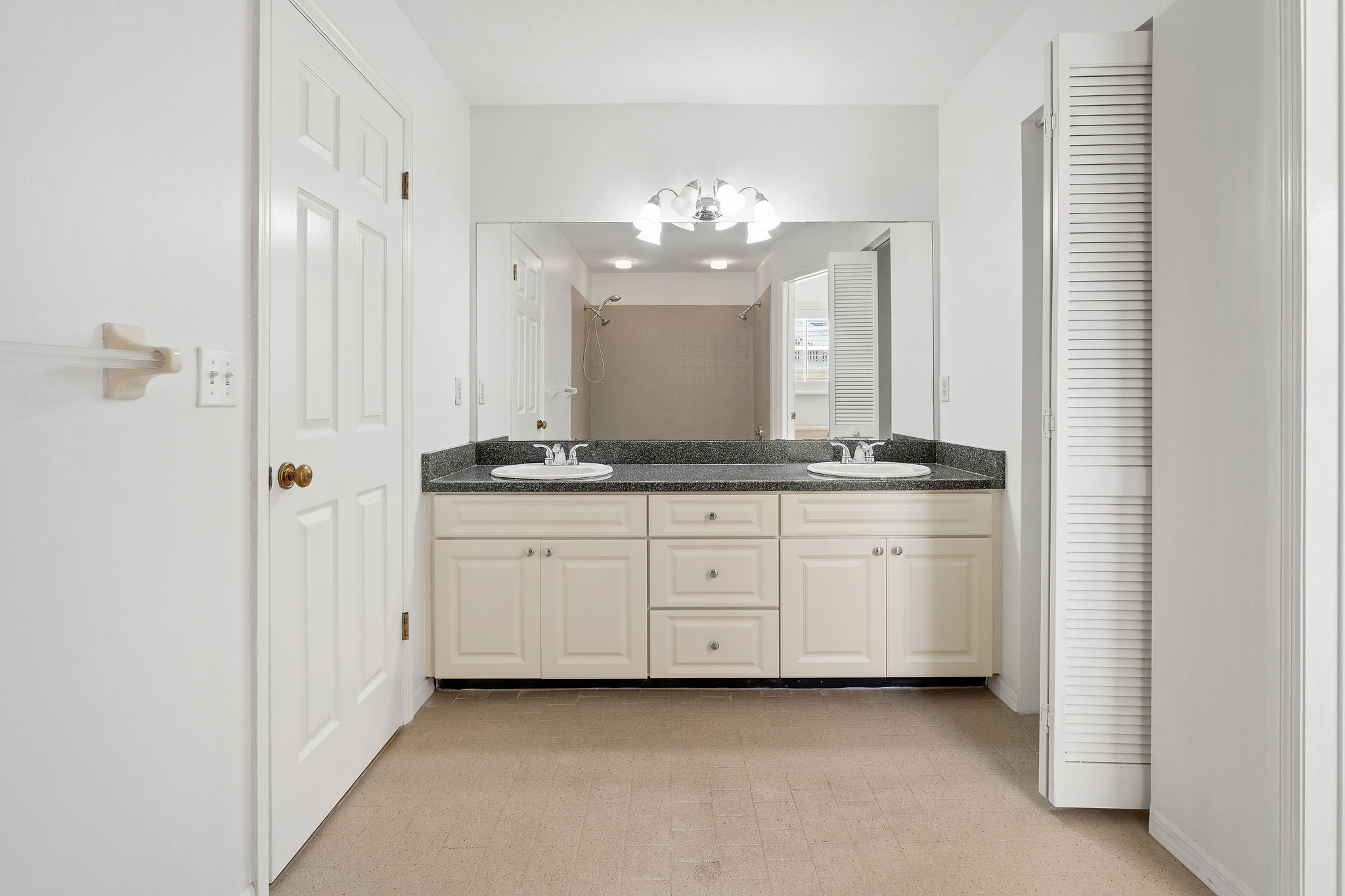 St. Peterburg, Florida, 33704, United States, 4 Bedrooms Bedrooms, ,3 BathroomsBathrooms,Residential,For Sale,2018608
