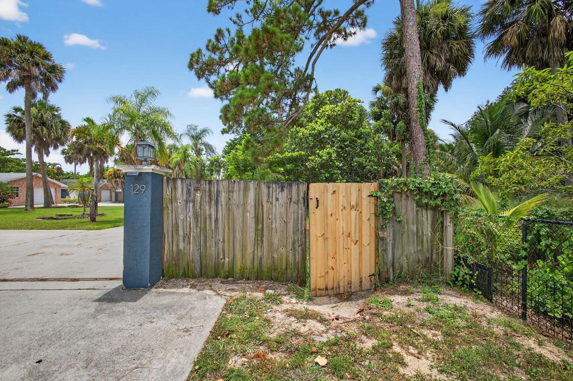 Greenacres, Florida, 33463, United States, 7 Bedrooms Bedrooms, ,6 BathroomsBathrooms,Residential,For Sale,1974684