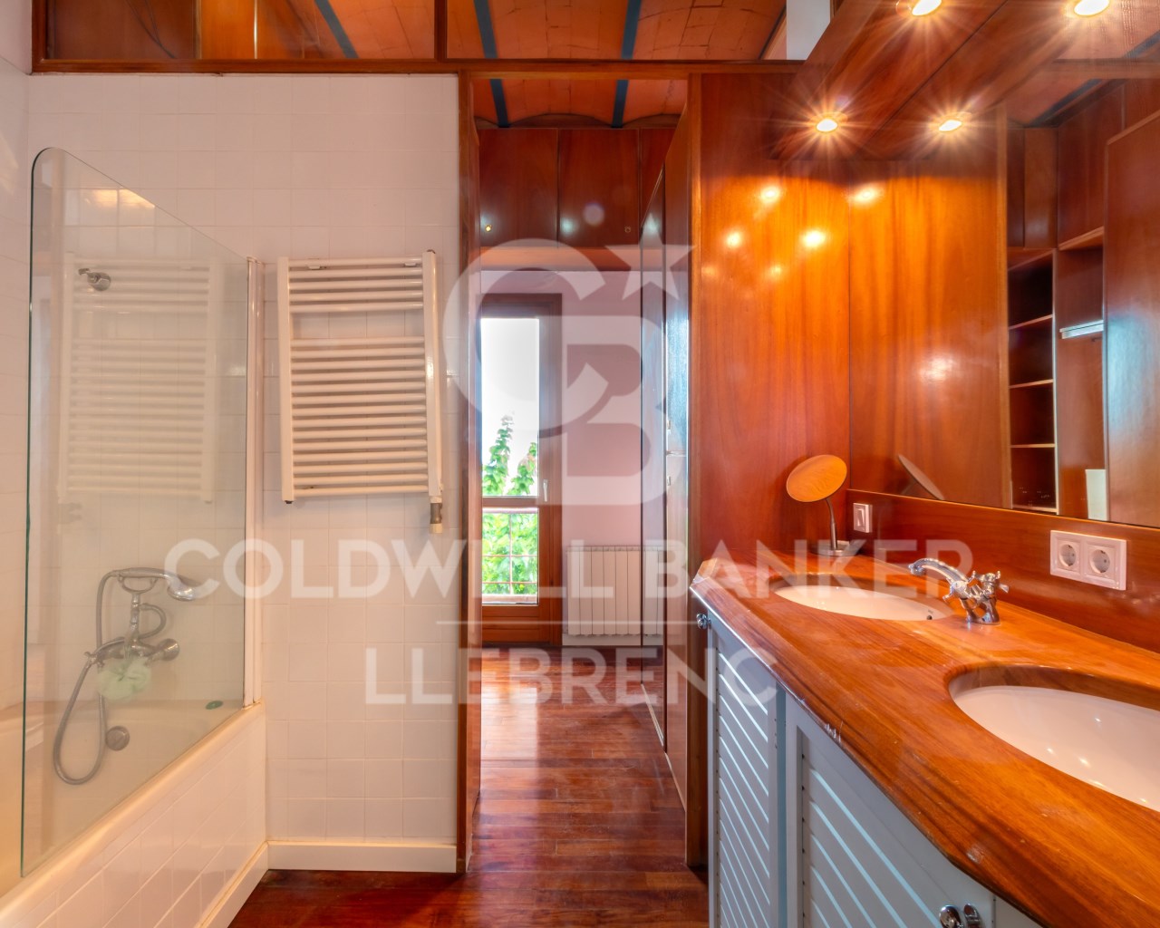 Barcelona, Catalonia, ES, 4 Bedrooms Bedrooms, ,3 BathroomsBathrooms,Residential,For Sale,1827300