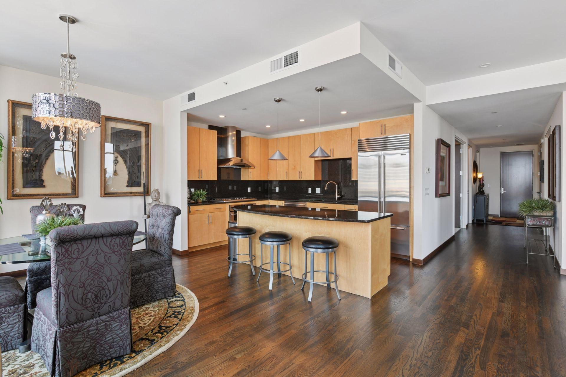 Minneapolis, Minnesota, 55403, United States, 2 Bedrooms Bedrooms, ,1 BathroomBathrooms,Residential,For Sale,1919843