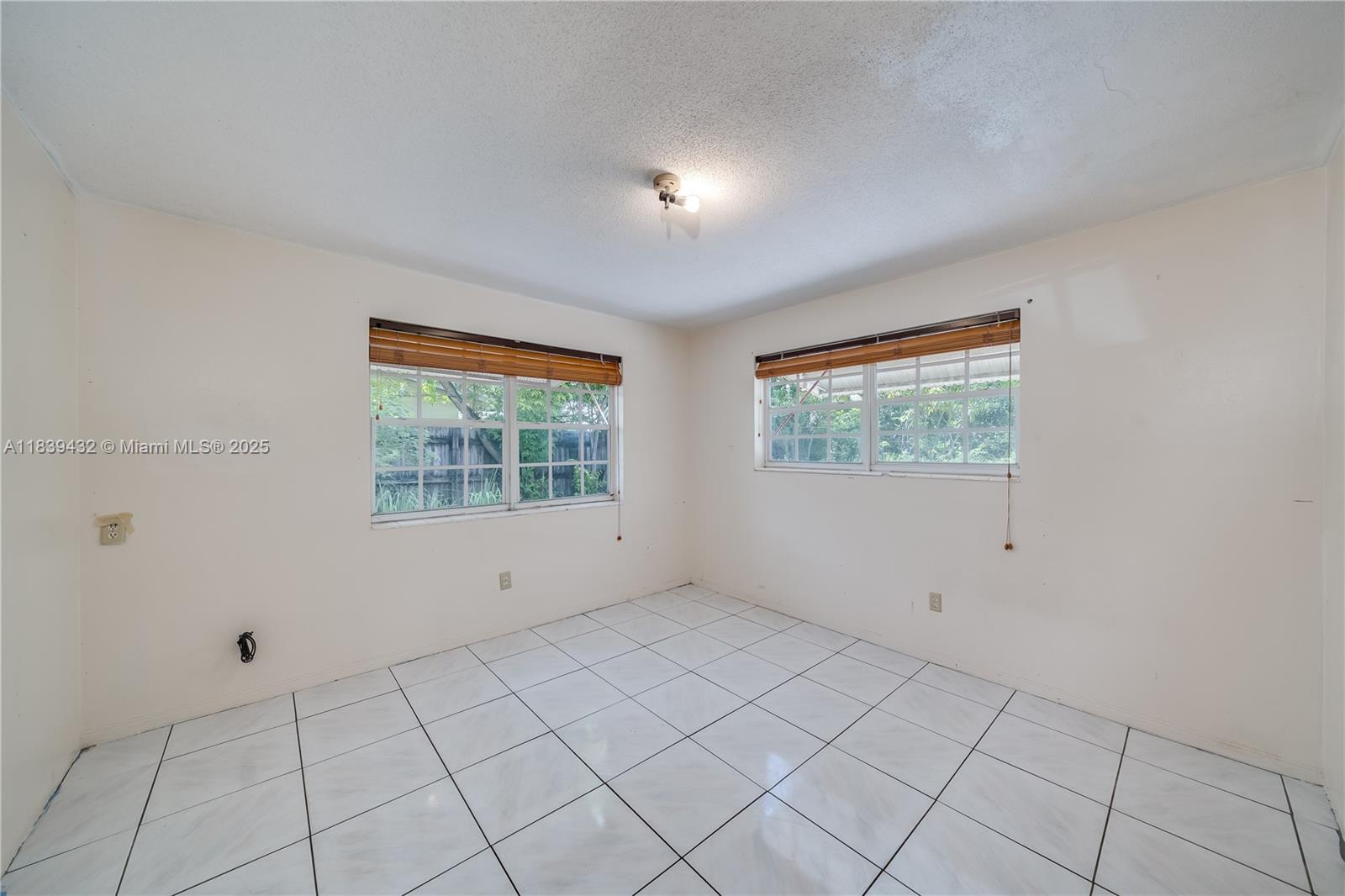 Hollywood, Florida, 33024, United States, 3 Bedrooms Bedrooms, ,2 BathroomsBathrooms,Residential,For Sale,1892932