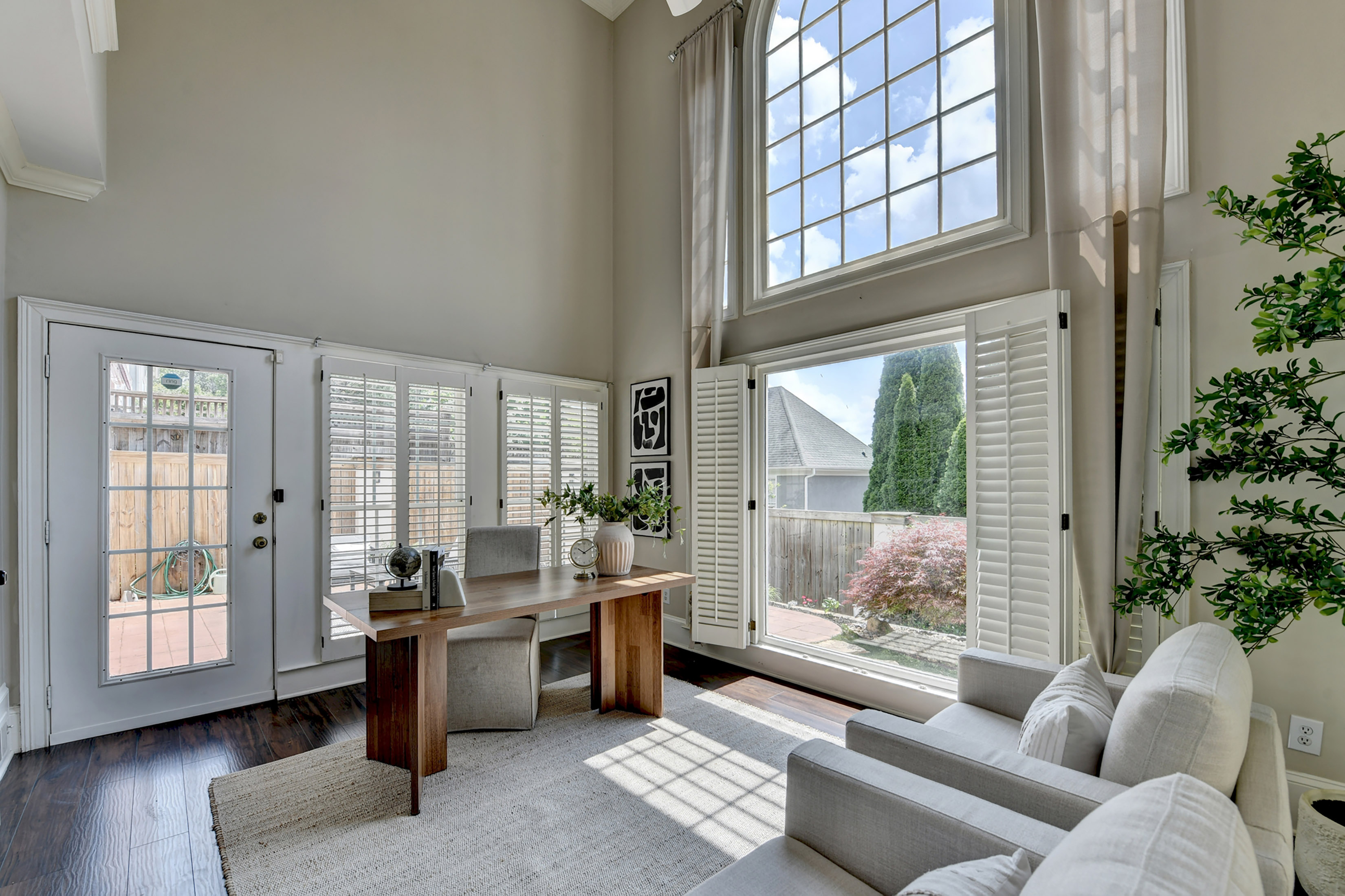  Charming Home Located In A Sought-After Swim And Tennis Community - 物件實景