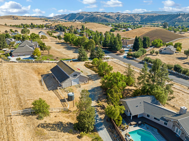 Tres Pinos, California, 95075, United States, 3 Bedrooms Bedrooms, ,3 BathroomsBathrooms,Residential,For Sale,1988626