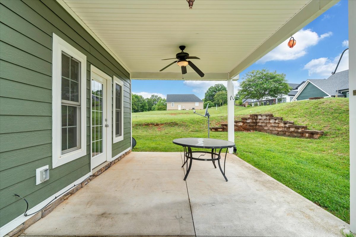 Huddleston, Virginia, 24104, United States, 4 Bedrooms Bedrooms, ,4 BathroomsBathrooms,Residential,For Sale,2048445