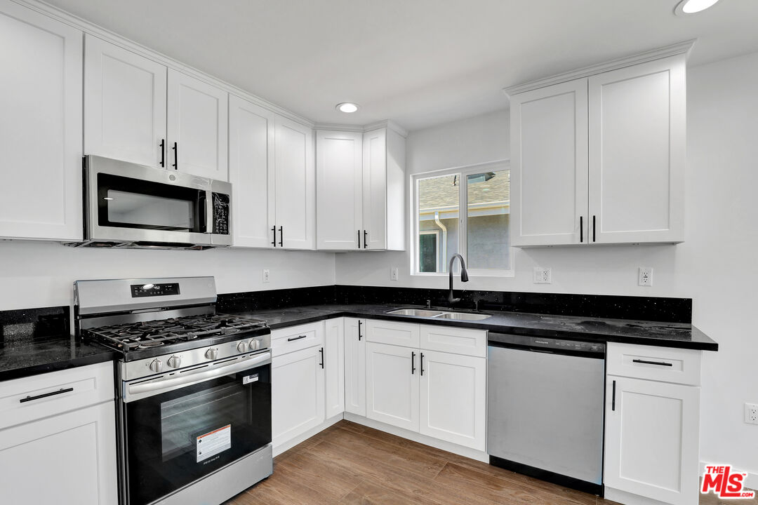 Reseda, California, 91335, United States, 10 Bedrooms Bedrooms, ,Residential,For Sale,1906500