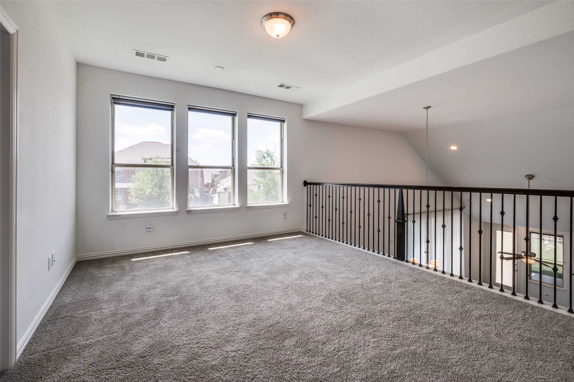 Arlington, Texas, 76005, United States, 3 Bedrooms Bedrooms, ,3 BathroomsBathrooms,Residential,For Sale,1977592