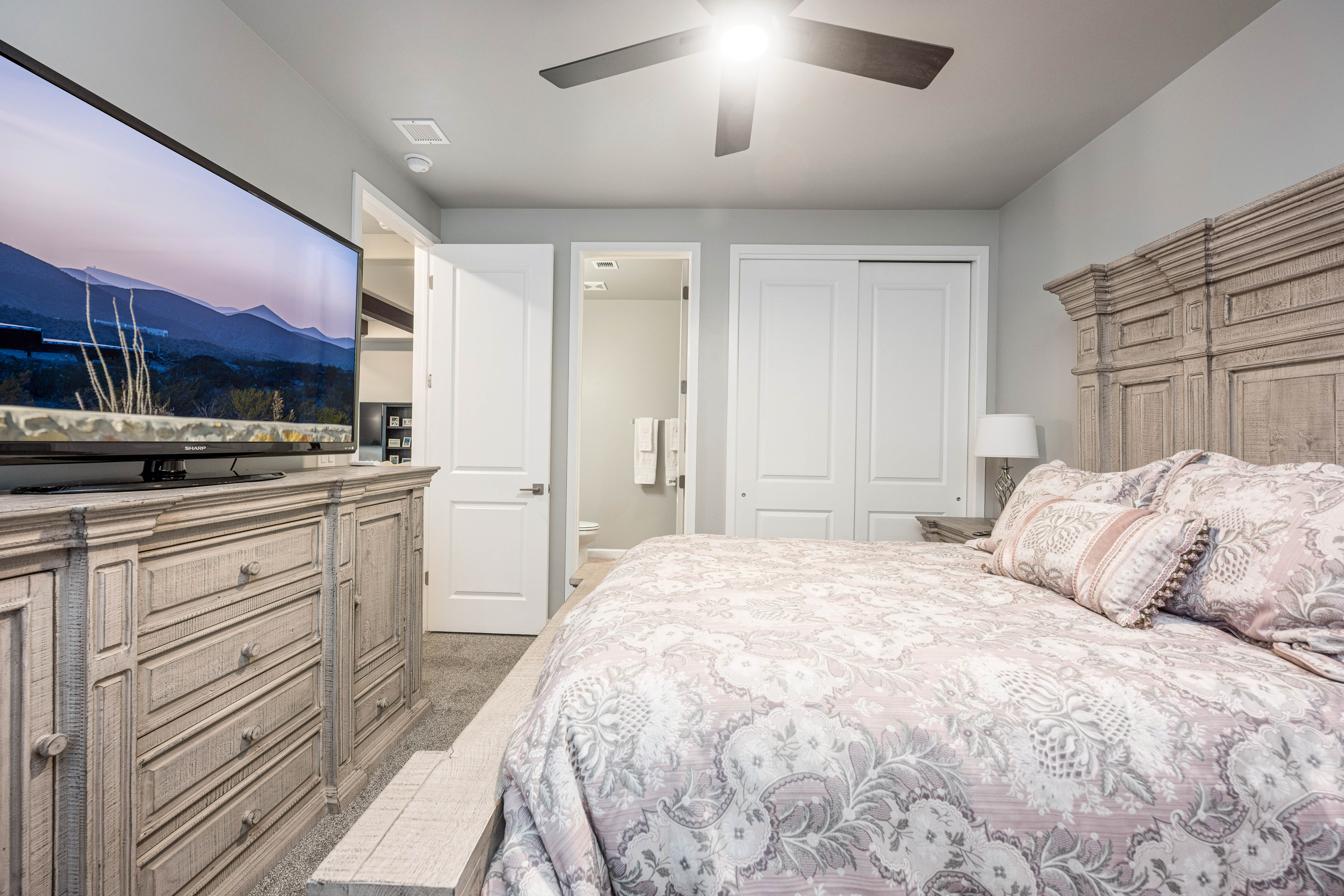 Las Cruces, New Mexico, 88011, United States, 5 Bedrooms Bedrooms, ,3 BathroomsBathrooms,Residential,For Sale,1983891