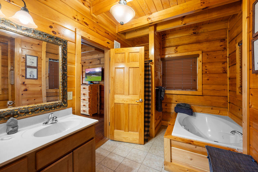 Gatlinburg, Tennessee, 37738, United States, 5 Bedrooms Bedrooms, ,6 BathroomsBathrooms,Residential,For Sale,1981295