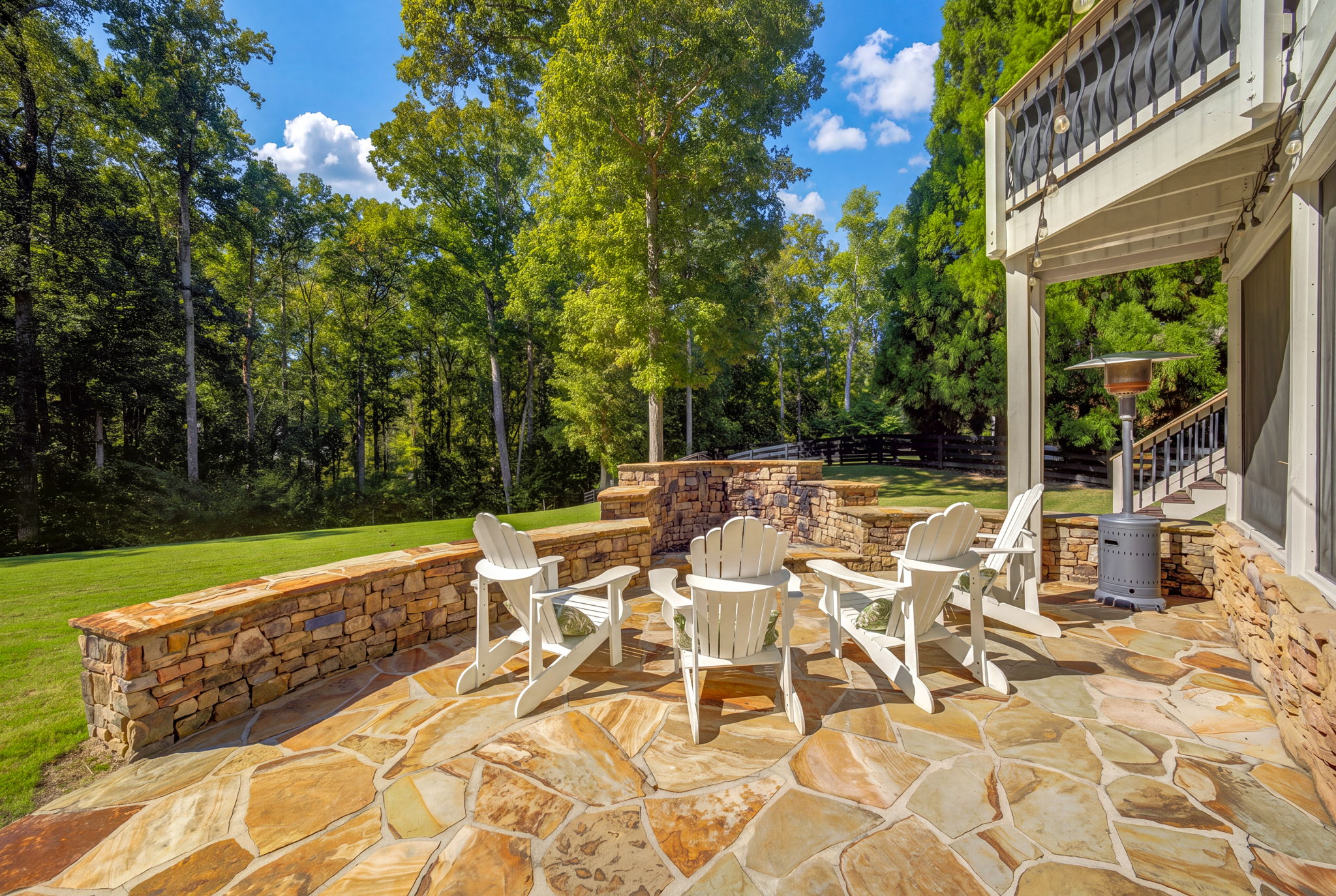  Situated Within the Sought-After, Gated Community of Clearbrooke - 物件實景