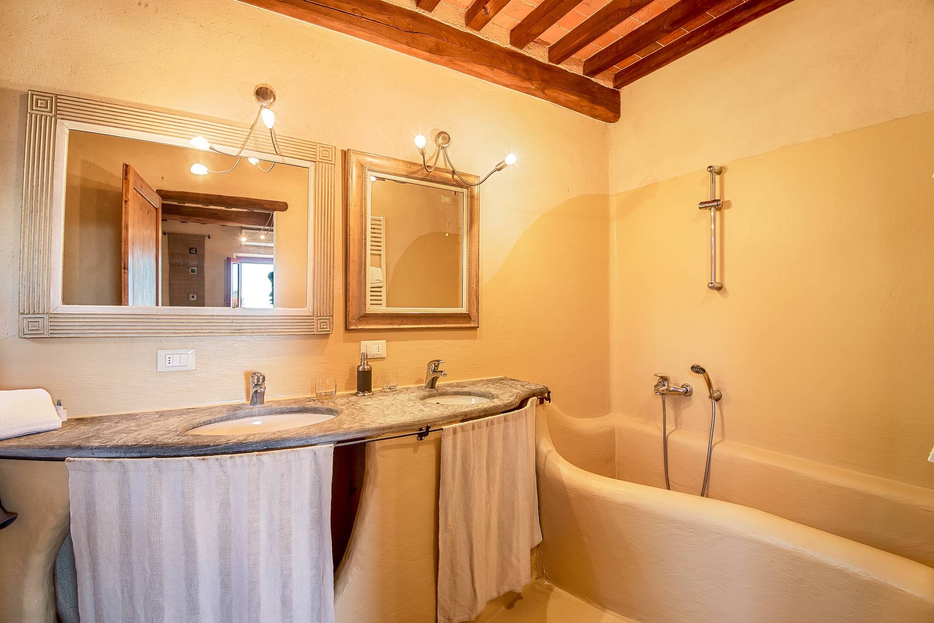 Gallena, Camaiore, Lucca, 55041, IT, 4 Bedrooms Bedrooms, ,6 BathroomsBathrooms,Residential,For Sale,Gallena,1442071