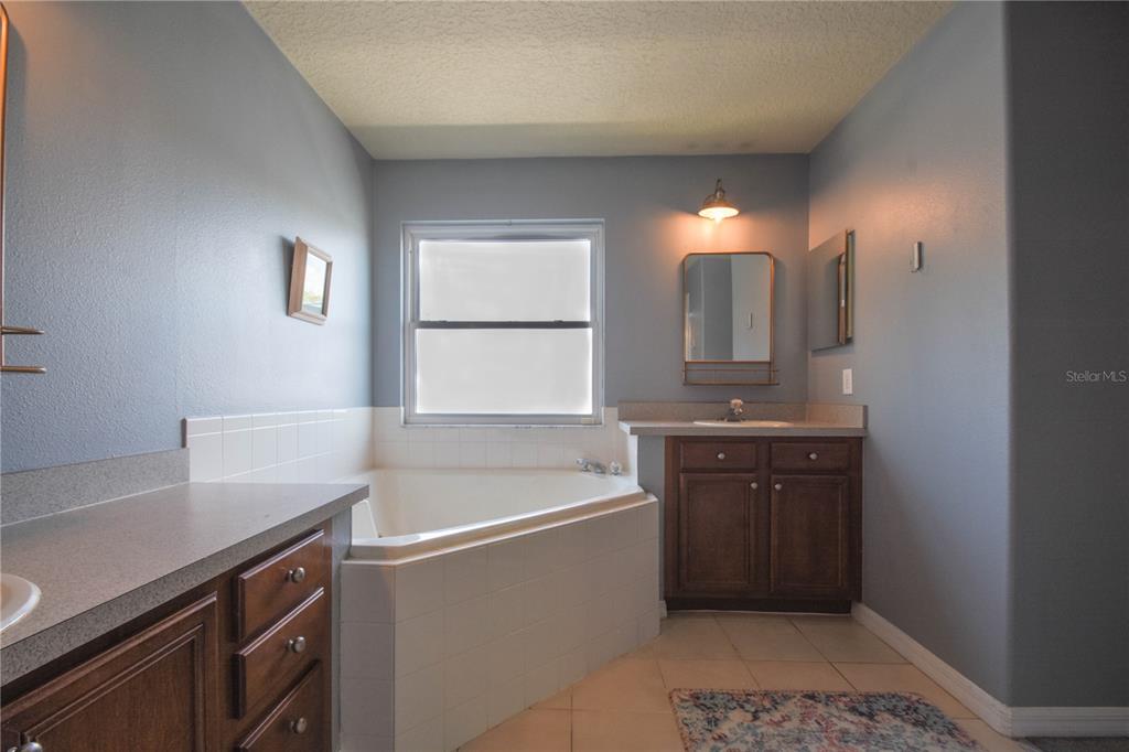 Orlando, Florida, 32828, United States, 4 Bedrooms Bedrooms, ,3 BathroomsBathrooms,Residential,For Sale,1902586