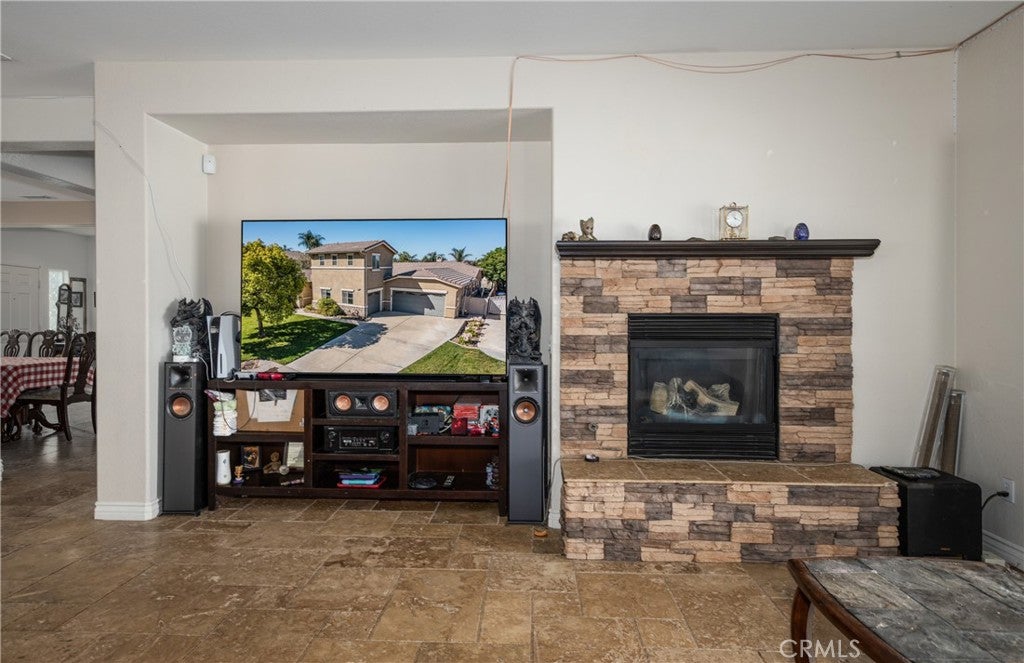 Highland, California, 92346, United States, 5 Bedrooms Bedrooms, ,4 BathroomsBathrooms,Residential,For Sale,1977847