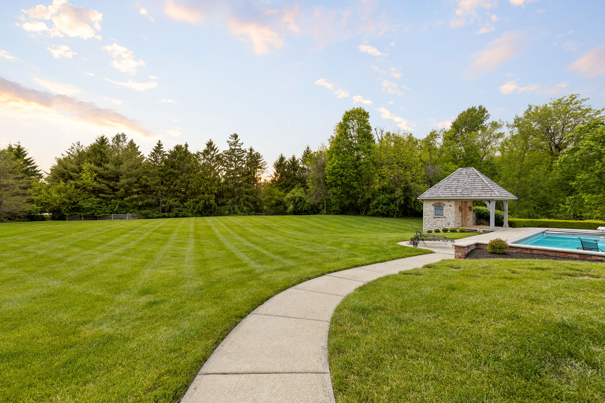  Signature Estate Set on More than 2 Acres in Desirable Zionsville Neighborhood - 物件實景