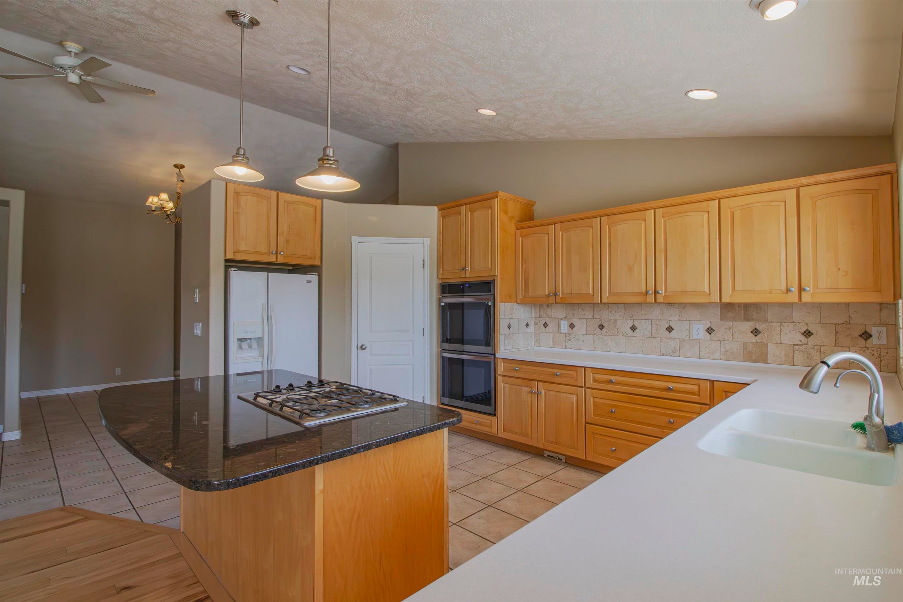 Ontario, Oregon, 97914, United States, 4 Bedrooms Bedrooms, ,3 BathroomsBathrooms,Residential,For Sale,1866488