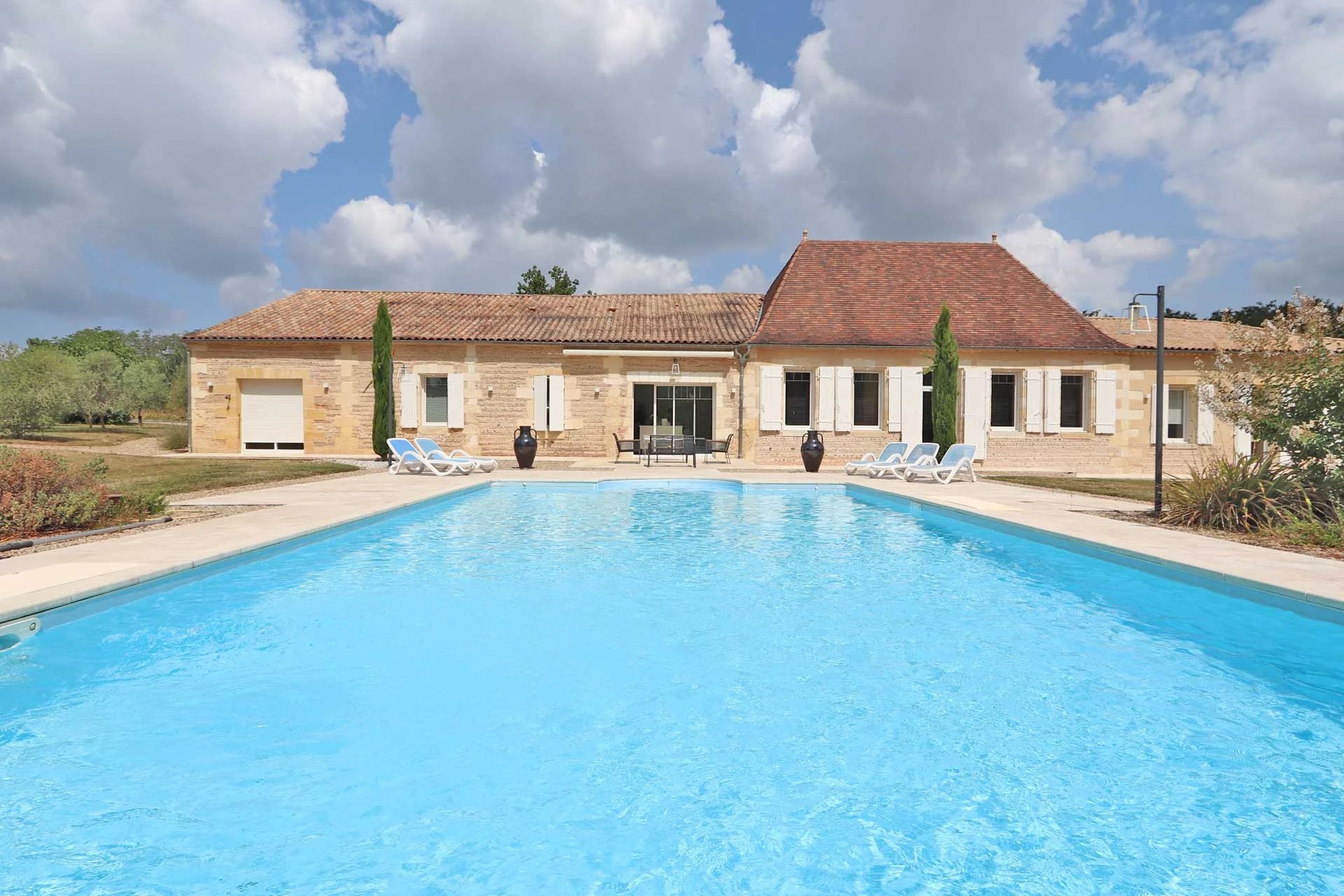 Bergerac, New Aquitaine, 24100, FR, 6 Bedrooms Bedrooms, ,7 BathroomsBathrooms,Residential,For Sale,1995635