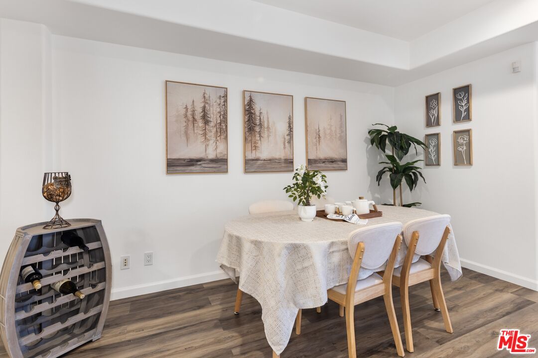 Los Angeles, California, 90049, United States, 3 Bedrooms Bedrooms, ,3 BathroomsBathrooms,Residential,For Sale,2000609