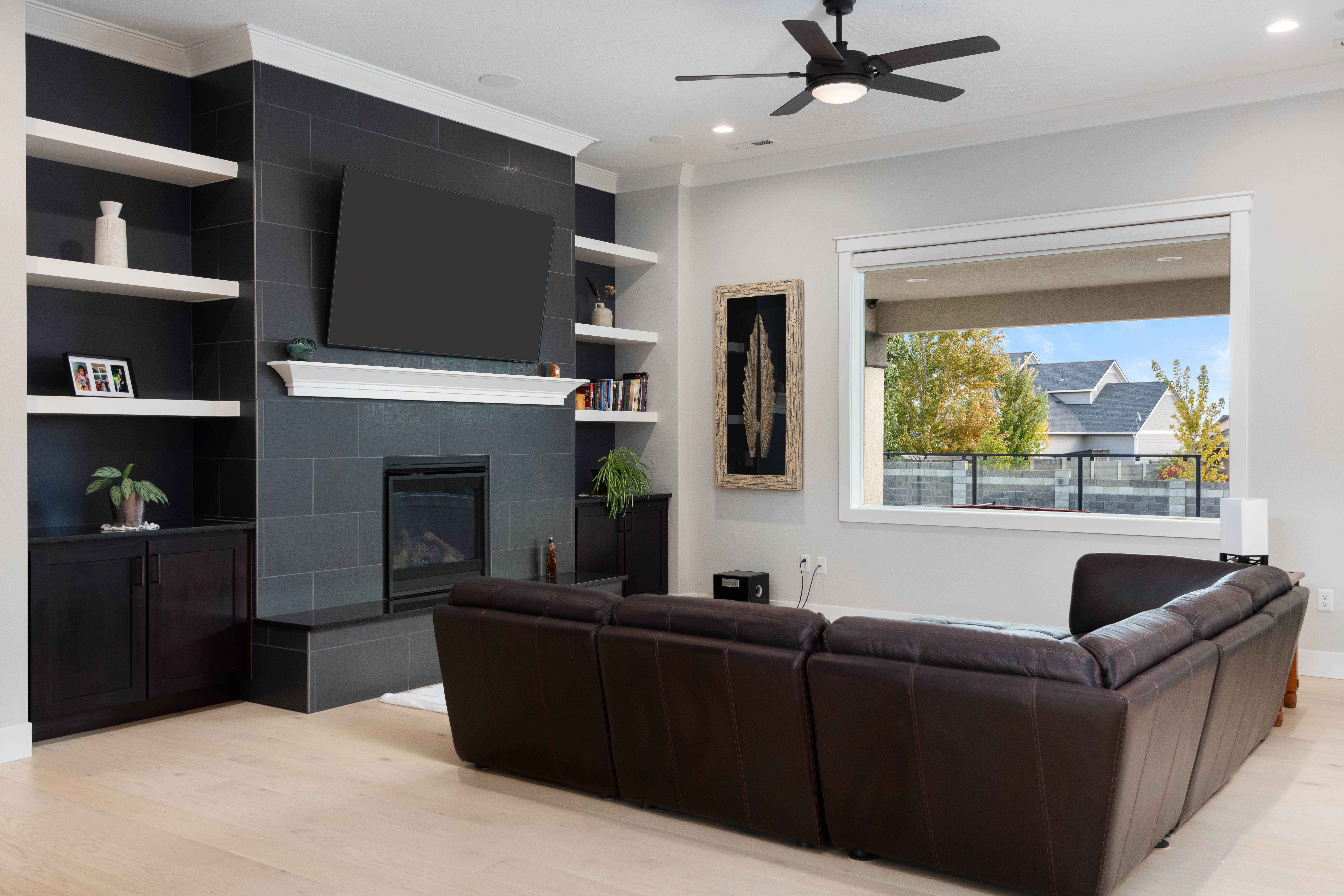  Extravagant, Luxury Living with 2,880 sq ft Garage - 物件實景