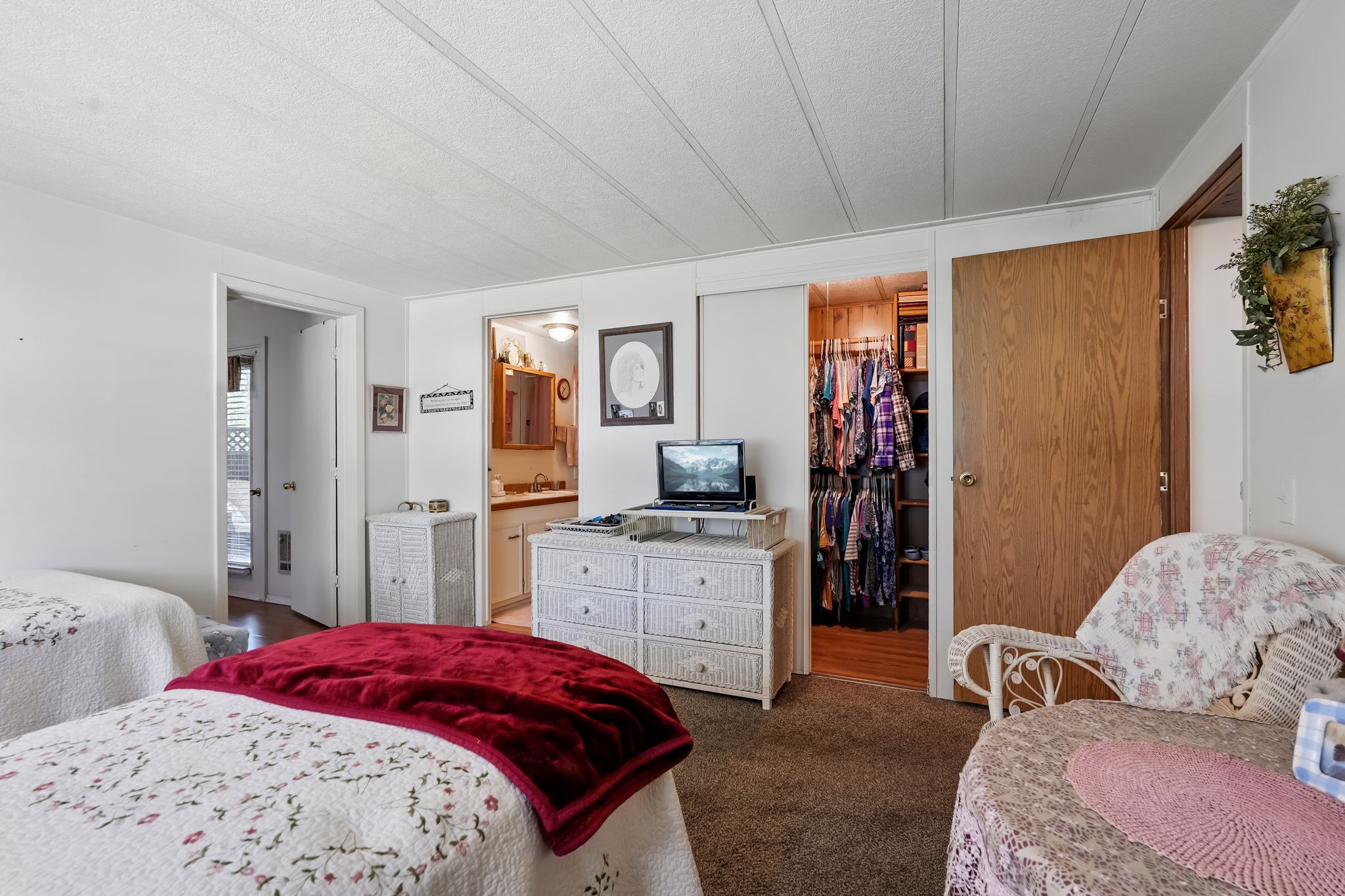 Sagle, Idaho, 83860, United States, 4 Bedrooms Bedrooms, ,2 BathroomsBathrooms,Residential,For Sale,1931932