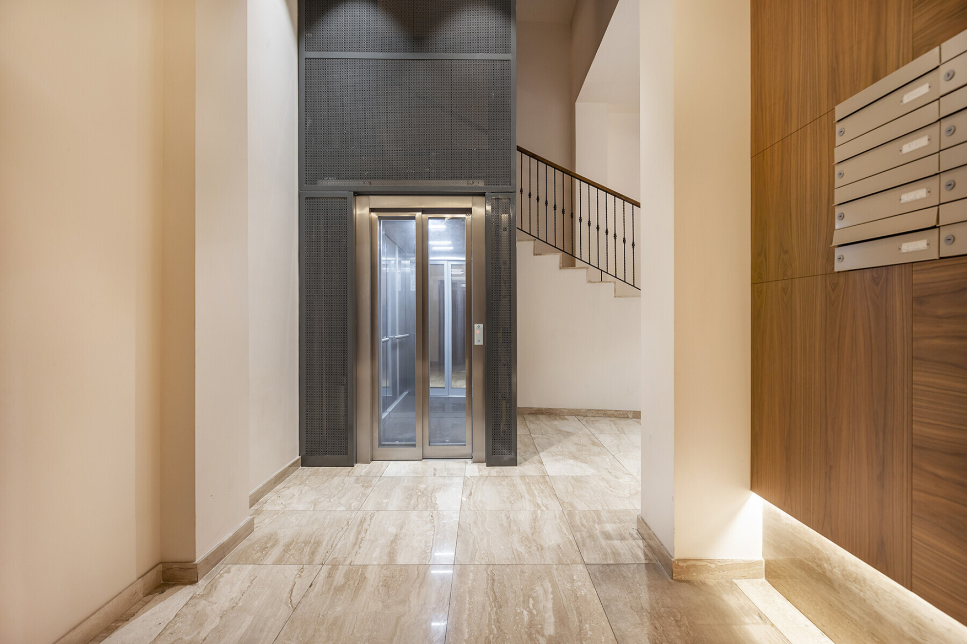  Modern high-rise apartment with views of the ocean and the harbor - 物件實景