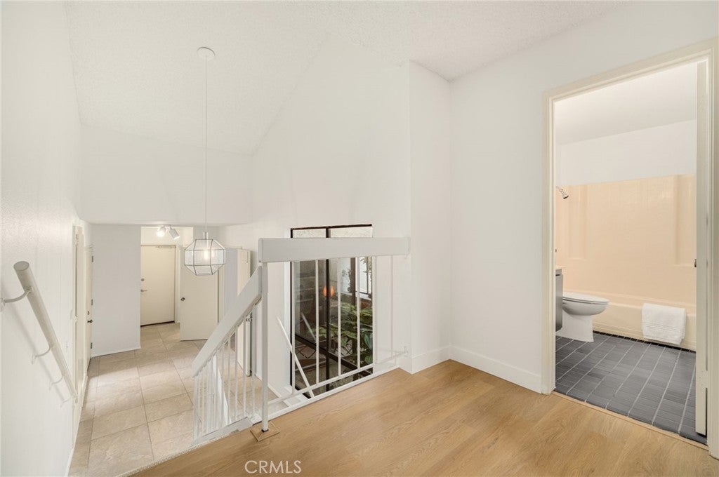 Glendale, California, 91206, United States, 2 Bedrooms Bedrooms, ,3 BathroomsBathrooms,Residential,For Sale,1941682