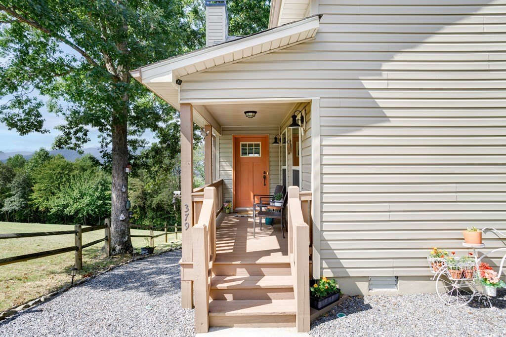 Hiawassee, Georgia, 30546, United States, 2 Bedrooms Bedrooms, ,2 BathroomsBathrooms,Residential,For Sale,1973981