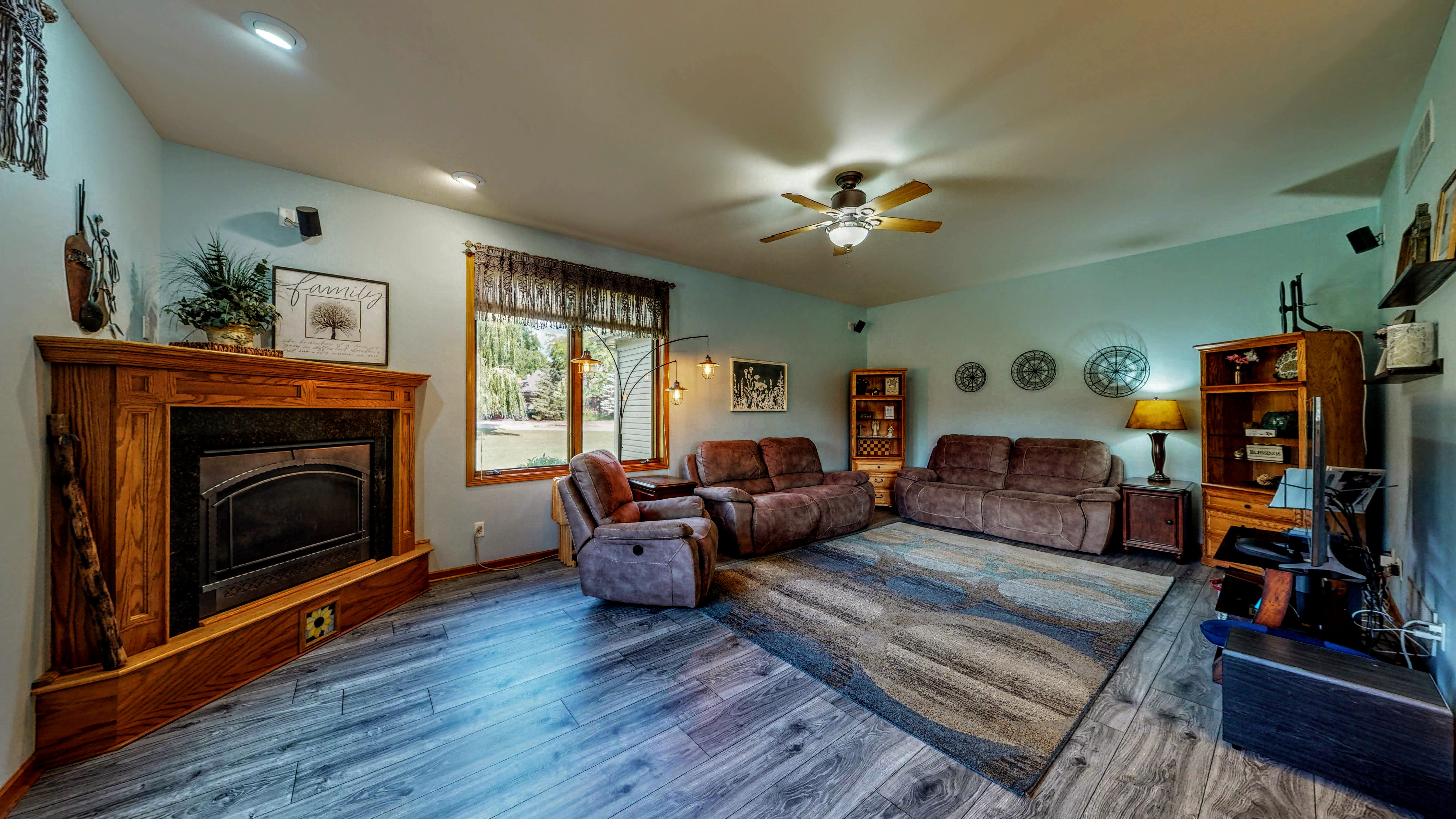 Jefferson, Wisconsin, 53549, United States, 4 Bedrooms Bedrooms, ,4 BathroomsBathrooms,Residential,For Sale,1984363