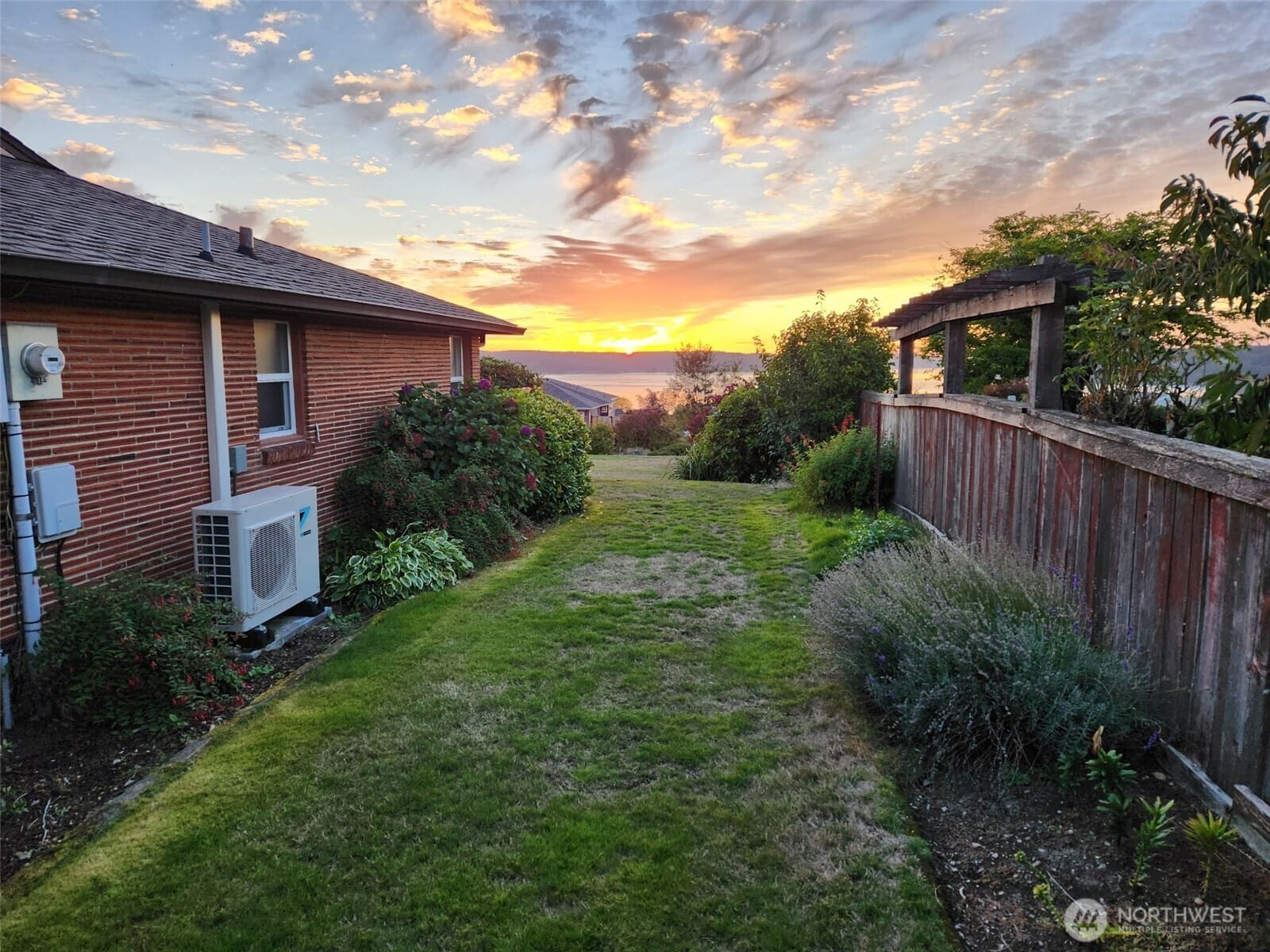 Tacoma, Washington, 98465, United States, 3 Bedrooms Bedrooms, ,2 BathroomsBathrooms,Residential,For Sale,1829131