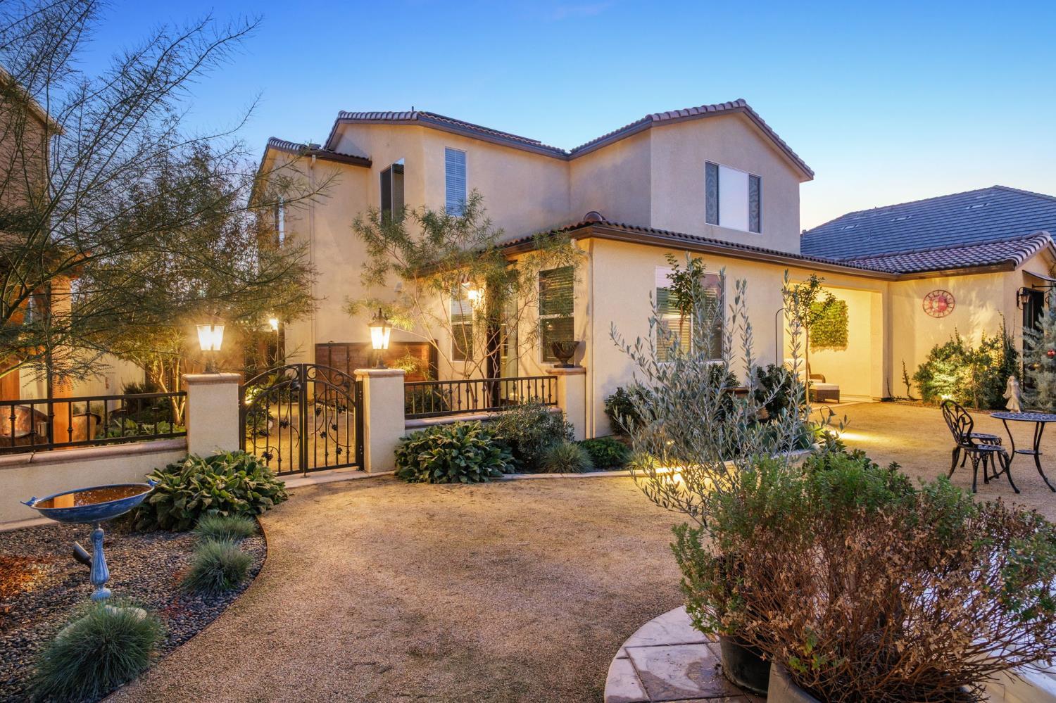 Clovis, California, 93619, United States, 6 Bedrooms Bedrooms, ,4 BathroomsBathrooms,Residential,For Sale,2005151