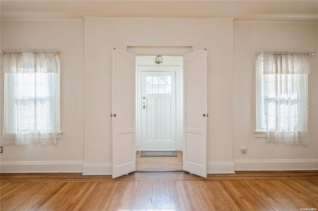 Rockville Centre, New York, 11570, United States, 3 Bedrooms Bedrooms, ,2 BathroomsBathrooms,Residential,For Sale,1937089