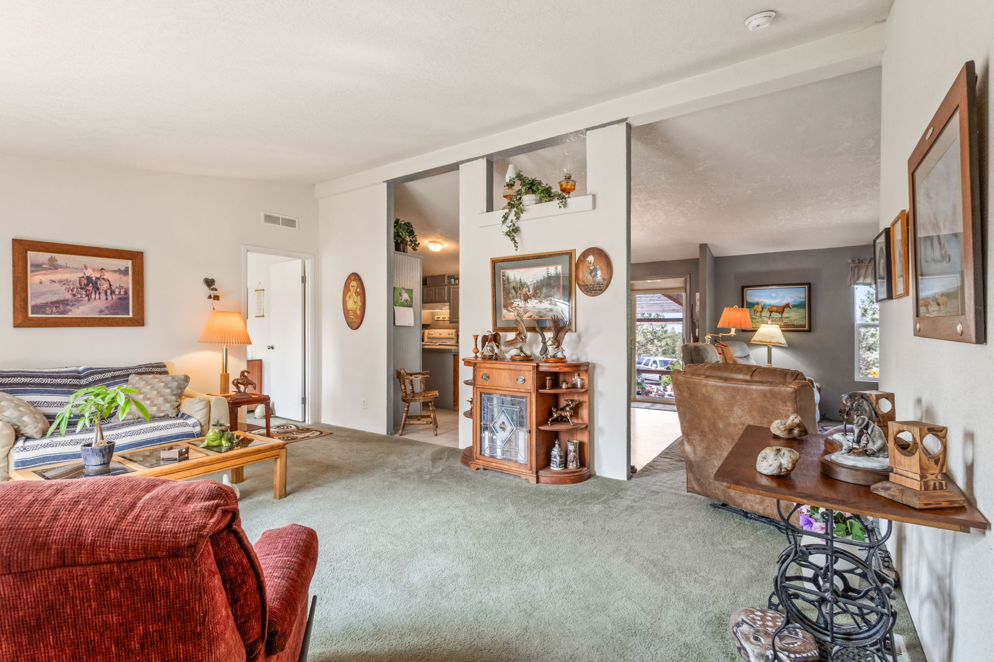 Prineville, Oregon, 97754, United States, 4 Bedrooms Bedrooms, ,2 BathroomsBathrooms,Residential,For Sale,1919985