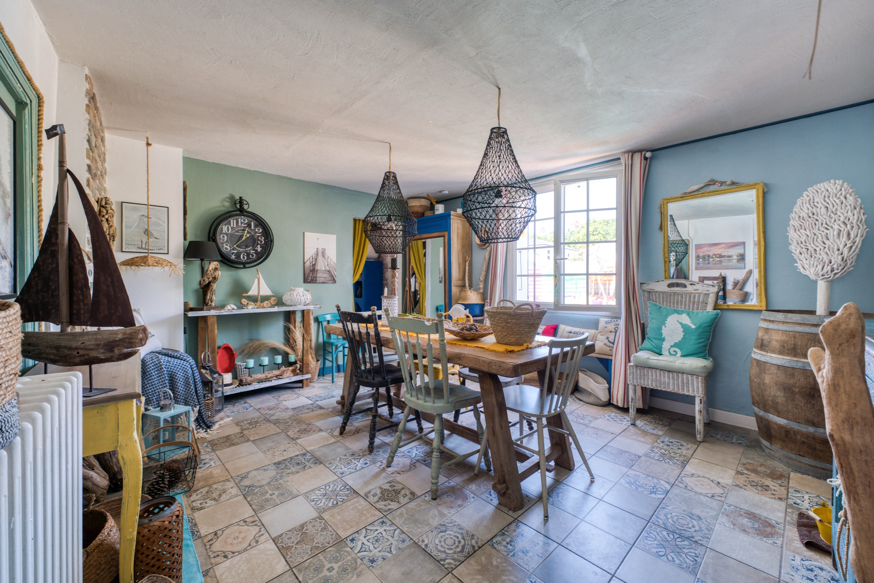  CHARMING BOHEMIAN-CHIC ESTATE – GUEST HOUSE BUSINESS WITH COTTAGES AND POOL, 6 … - 物件實景