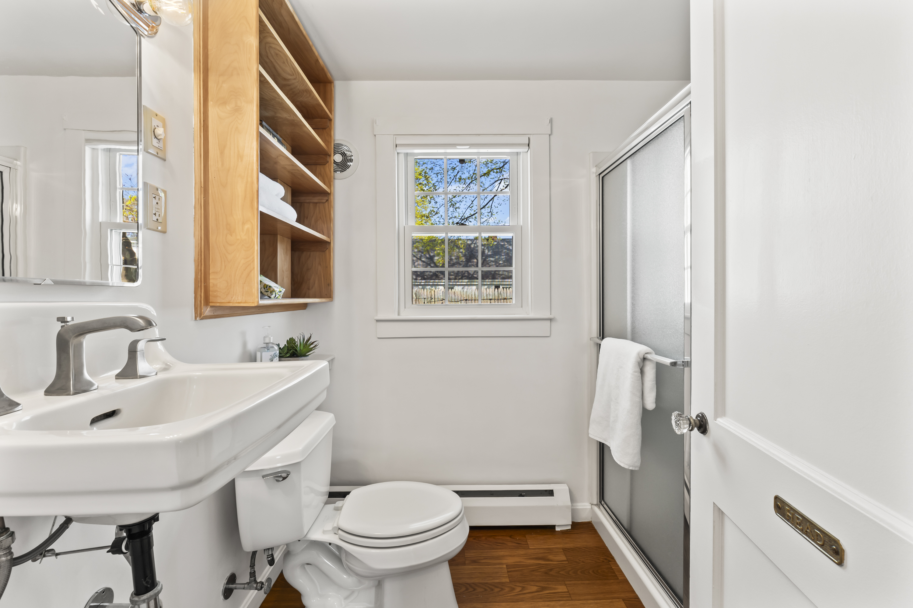 Falmouth, Maine, 04105, United States, 3 Bedrooms Bedrooms, ,2 BathroomsBathrooms,Residential,For Sale,1794593