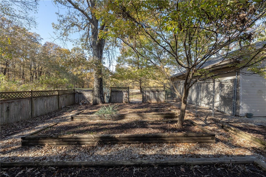 Fayetteville, Arkansas, 72703, United States, 3 Bedrooms Bedrooms, ,3 BathroomsBathrooms,Residential,For Sale,1989133