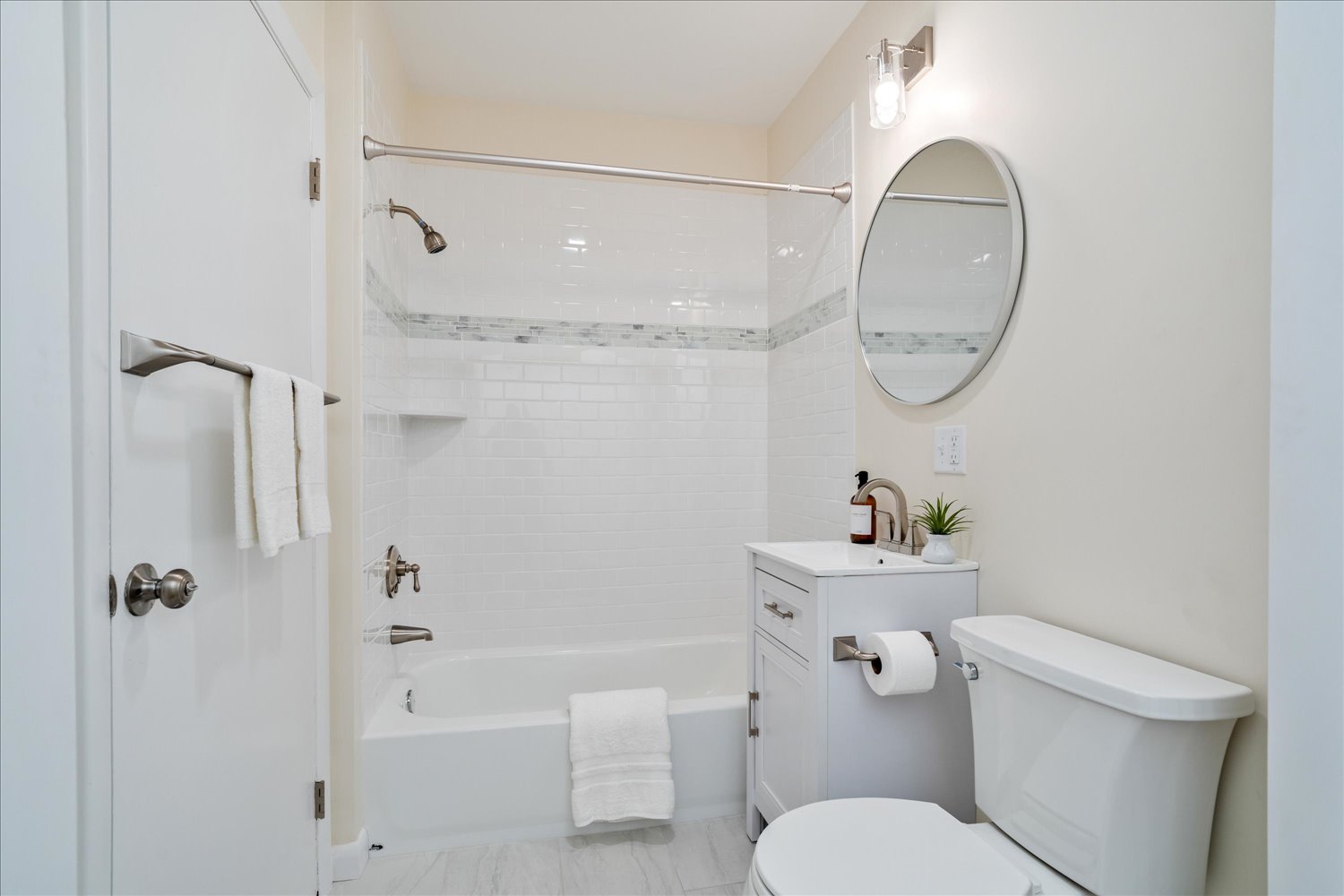 Providence, Rhode Island, 02906, United States, 2 Bedrooms Bedrooms, ,2 BathroomsBathrooms,Residential,For Sale,1943383