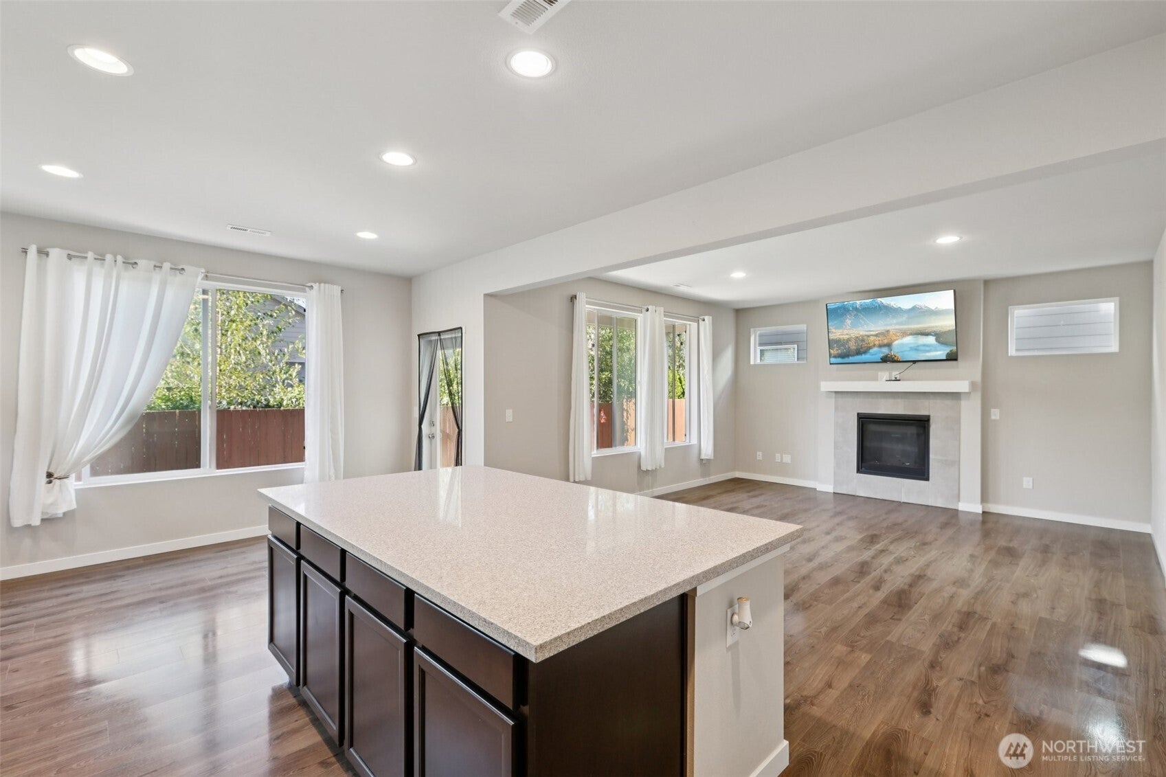 Marysville, Washington, 98271, United States, 3 Bedrooms Bedrooms, ,3 BathroomsBathrooms,Residential,For Sale,1894343